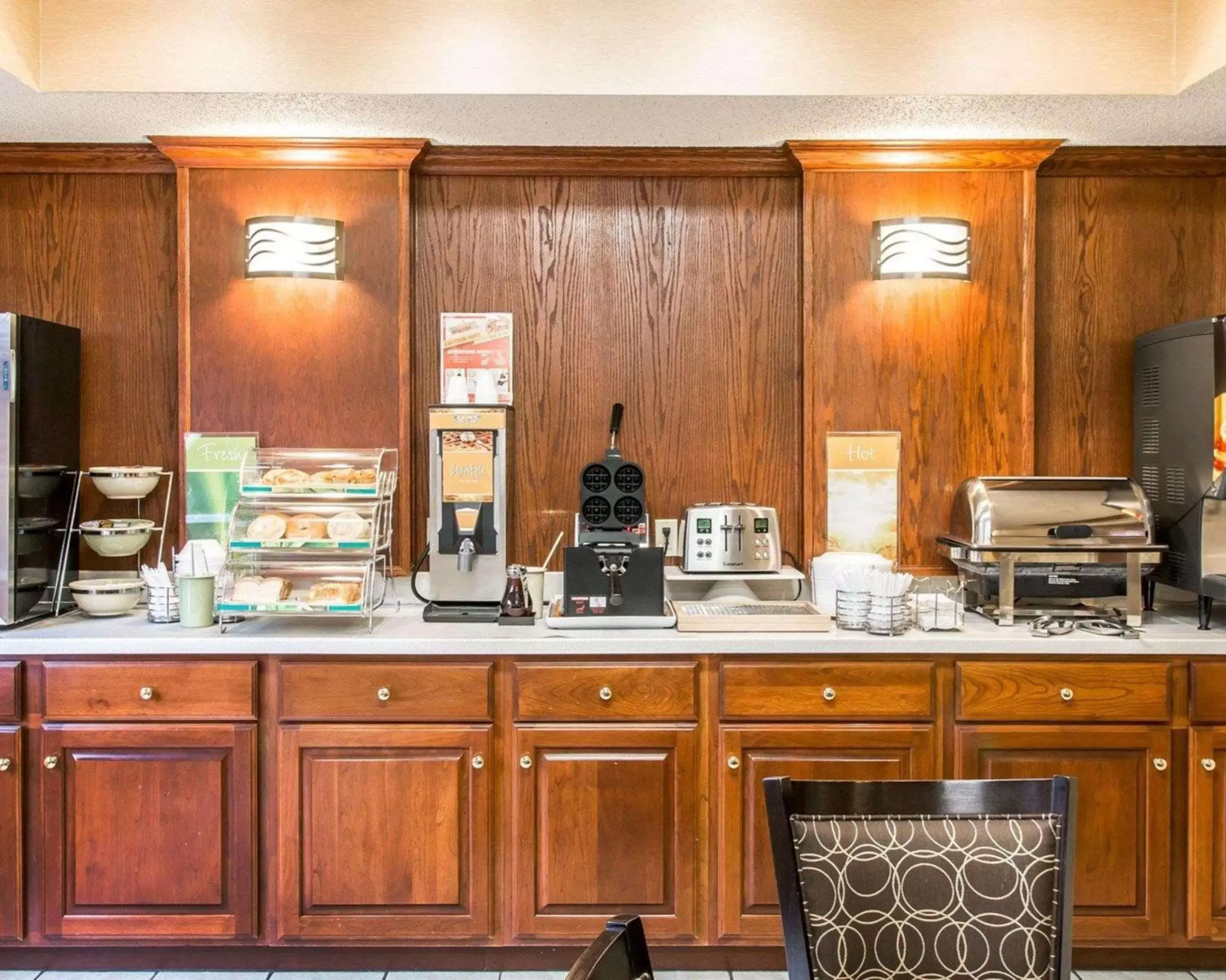 Restaurant/places to eat in Quality Inn & Suites Niles