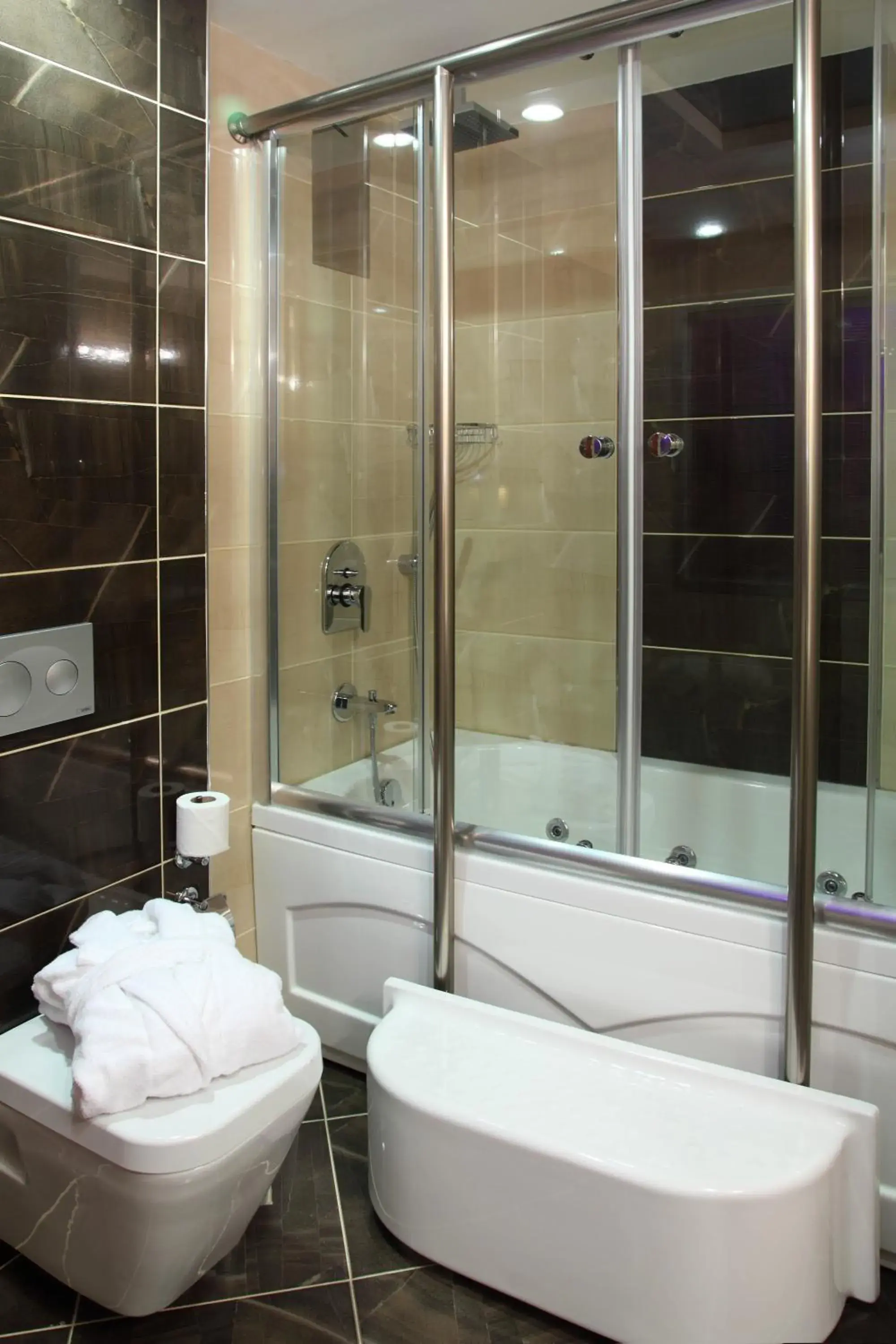 Bathroom in Hotel Senbayrak City