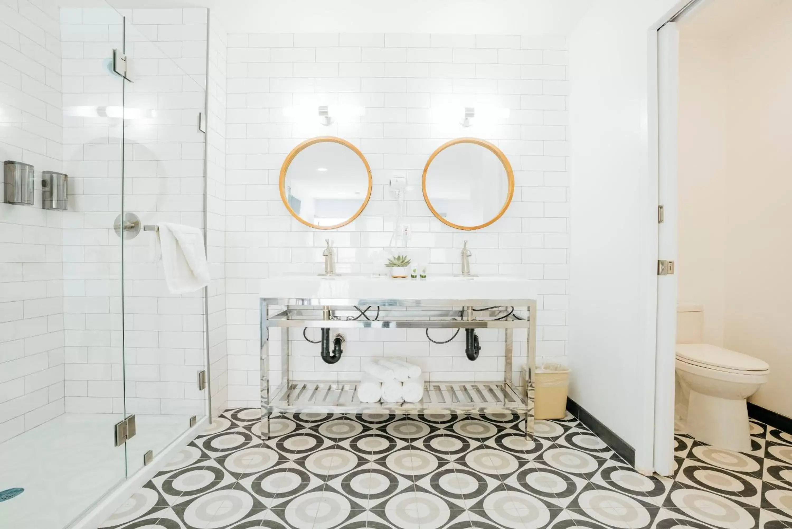 Bathroom in The Belmont Shore Inn