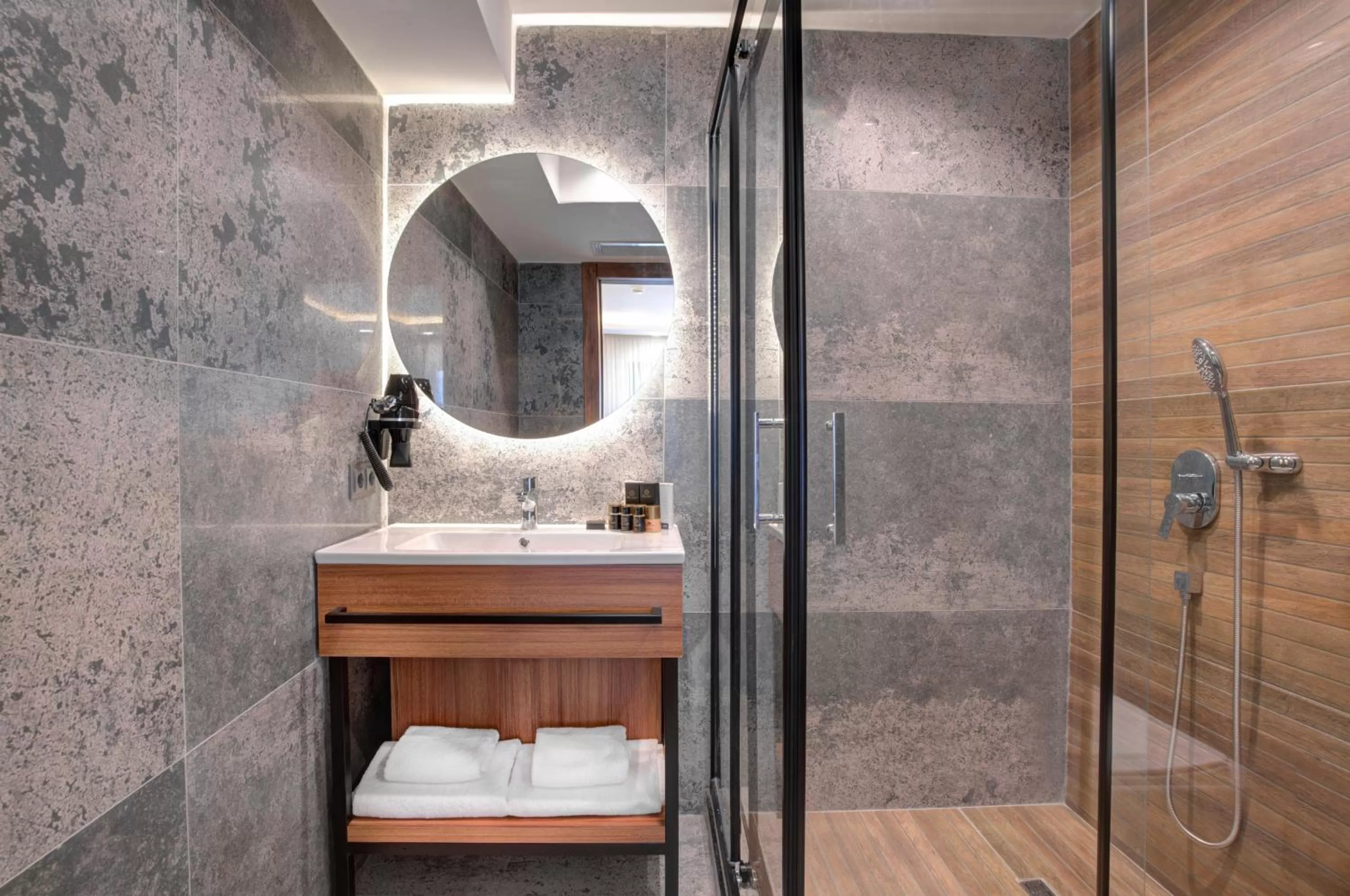 Shower in Depiero Hotel Karaköy