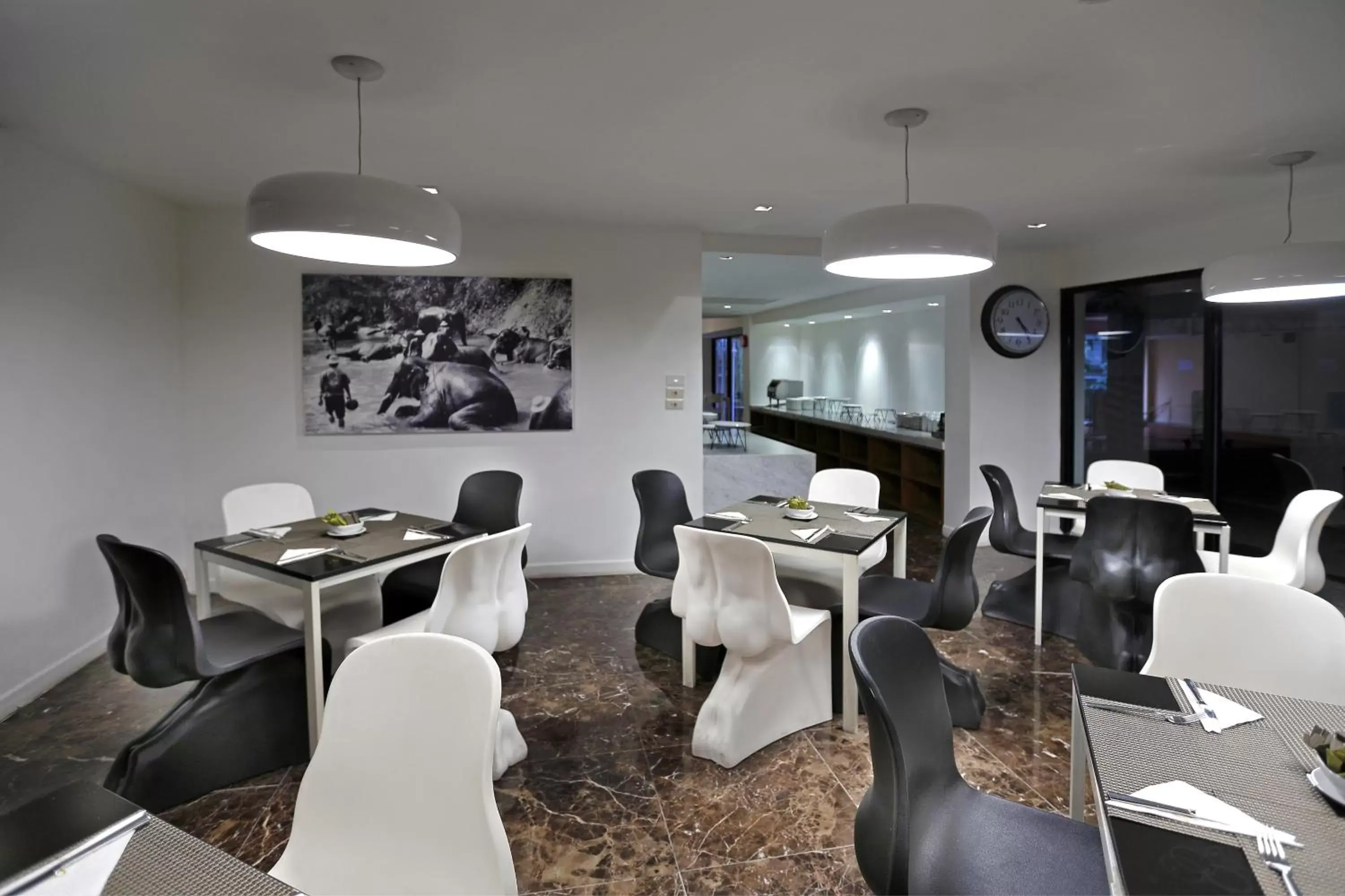 Restaurant/places to eat in S33 Compact Sukhumvit Hotel Restaurant/places to eat in S33 Compact Sukhumvit Hotel