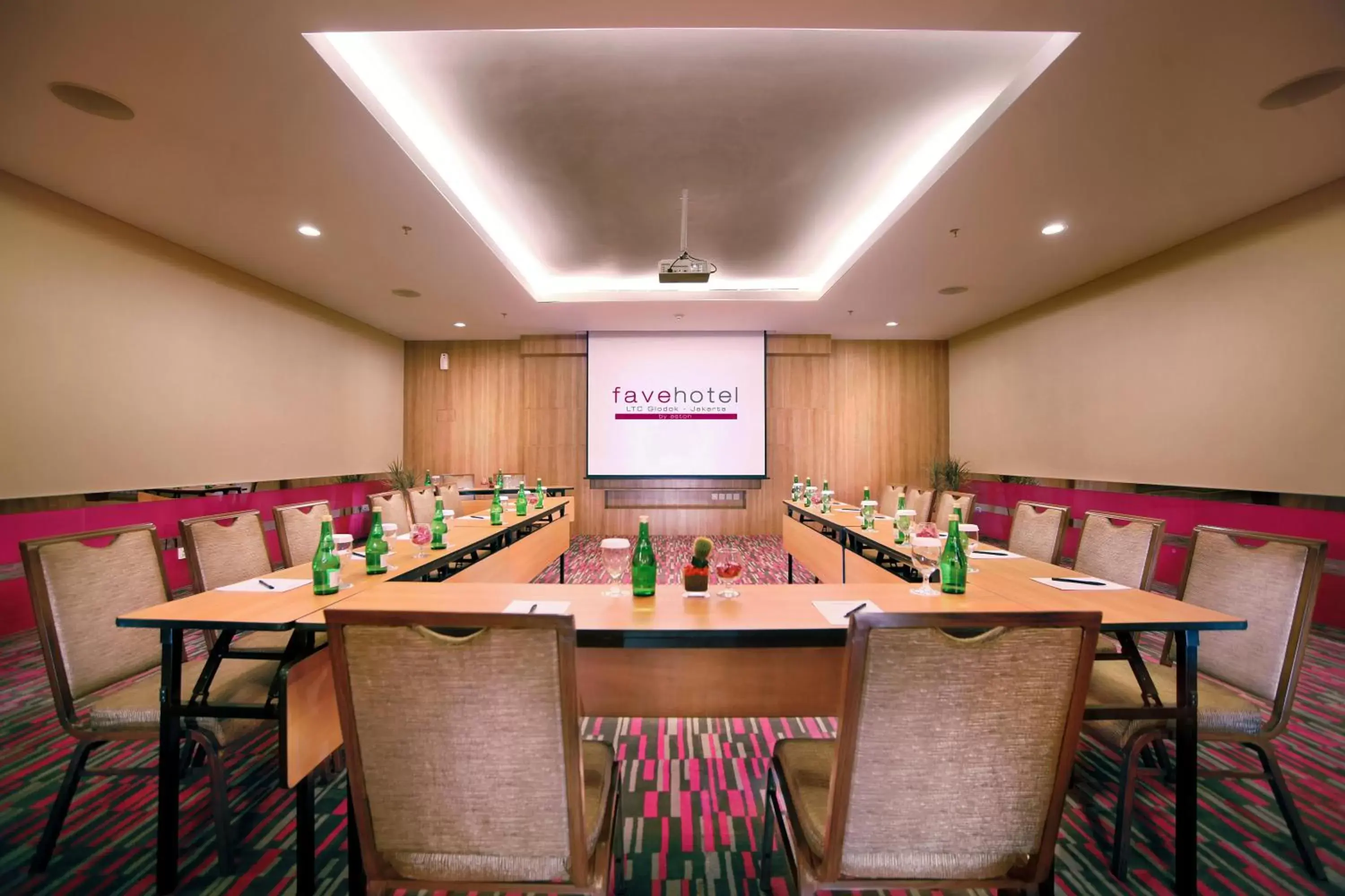 Business facilities in favehotel LTC Glodok