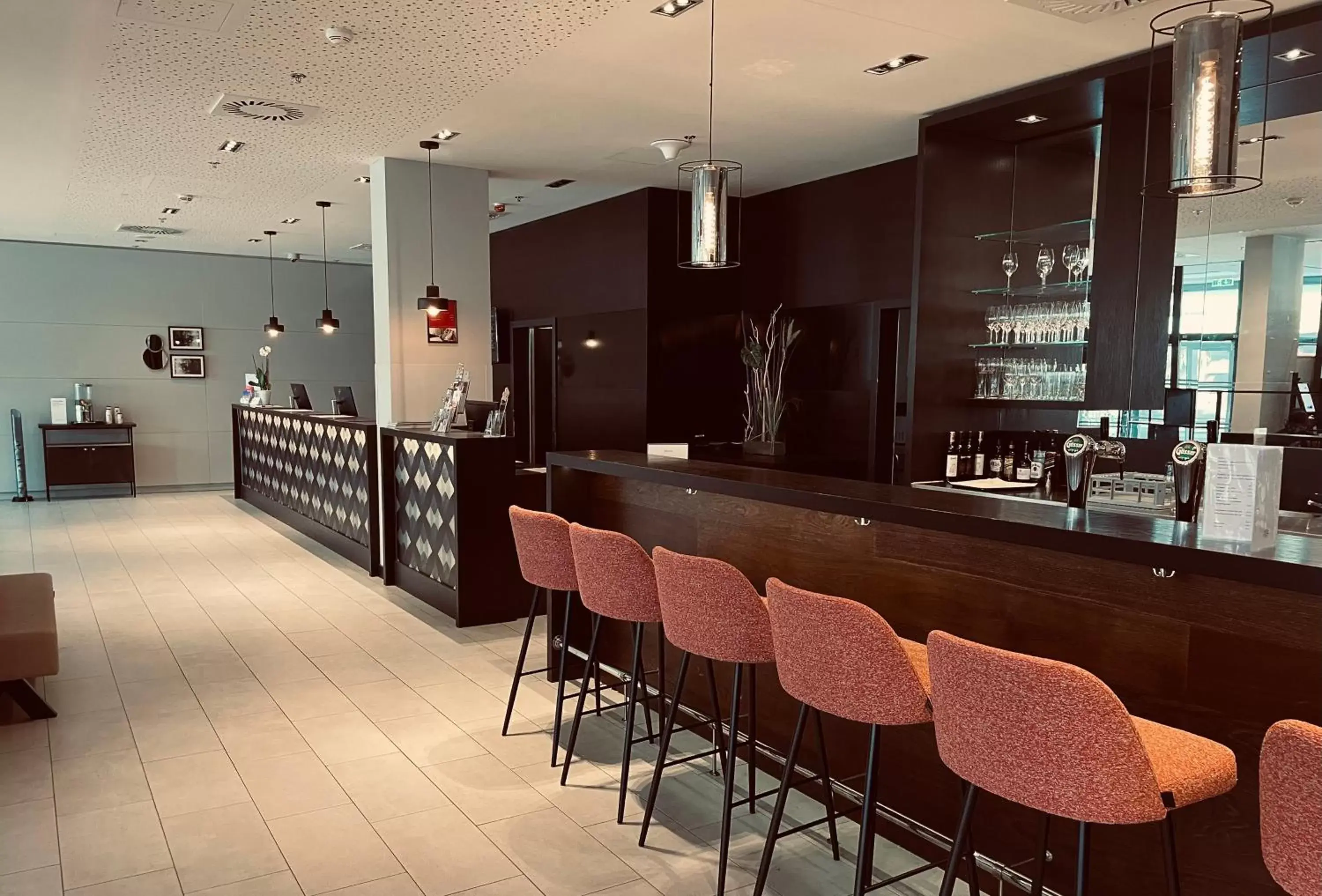 Lounge or bar, Lounge/Bar in Leonardo Hotel Vienna Hauptbahnhof