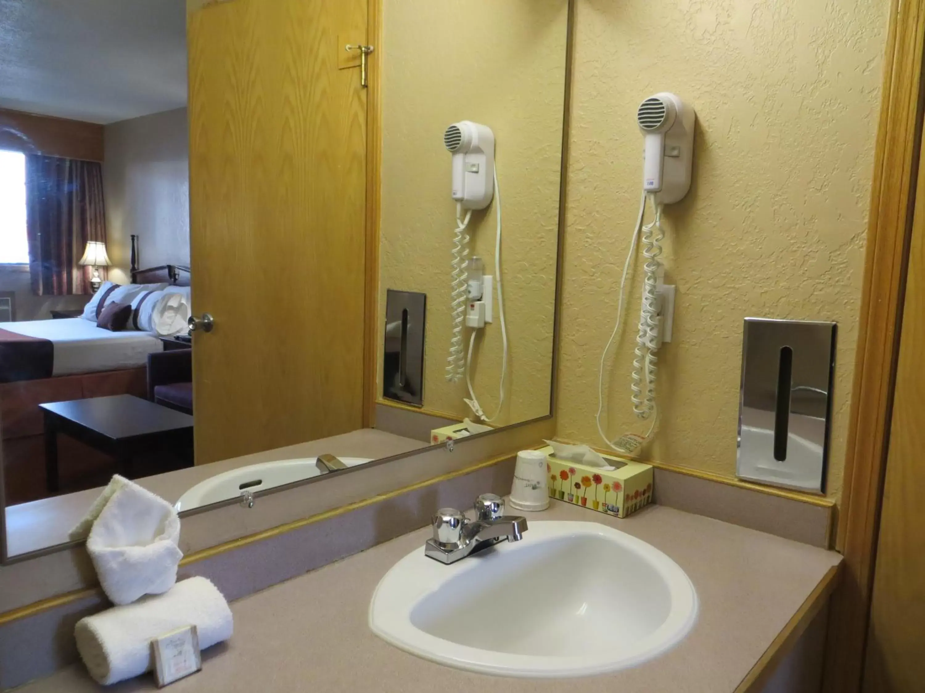 Bathroom in Howard Johnson by Wyndham Red Deer