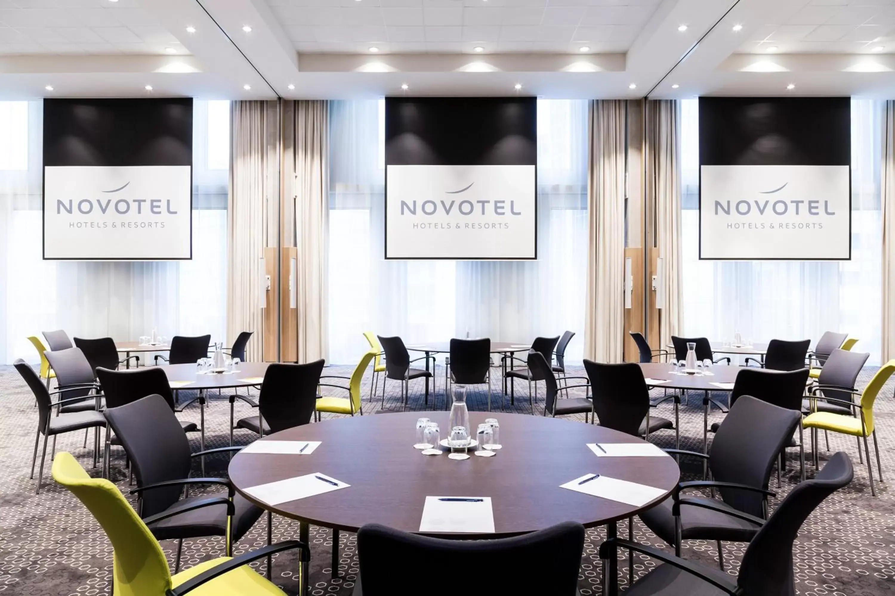 Business facilities in Novotel Amsterdam Schiphol Airport