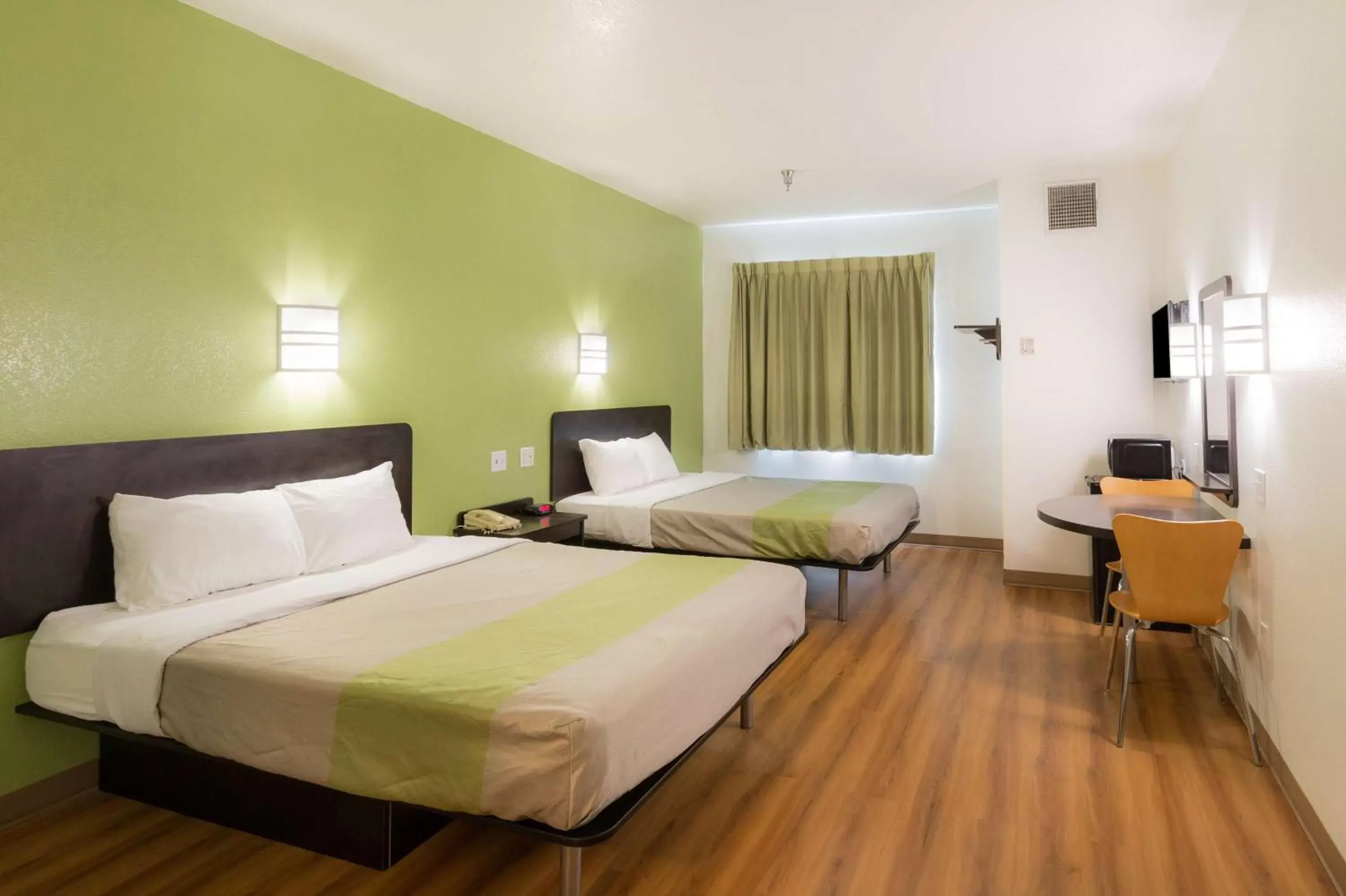 Quadruple Room - single occupancy - Smoking in Motel 6-Hillsboro, TX Quadruple Room - single occupancy - Smoking in Motel 6-Hillsboro, TX