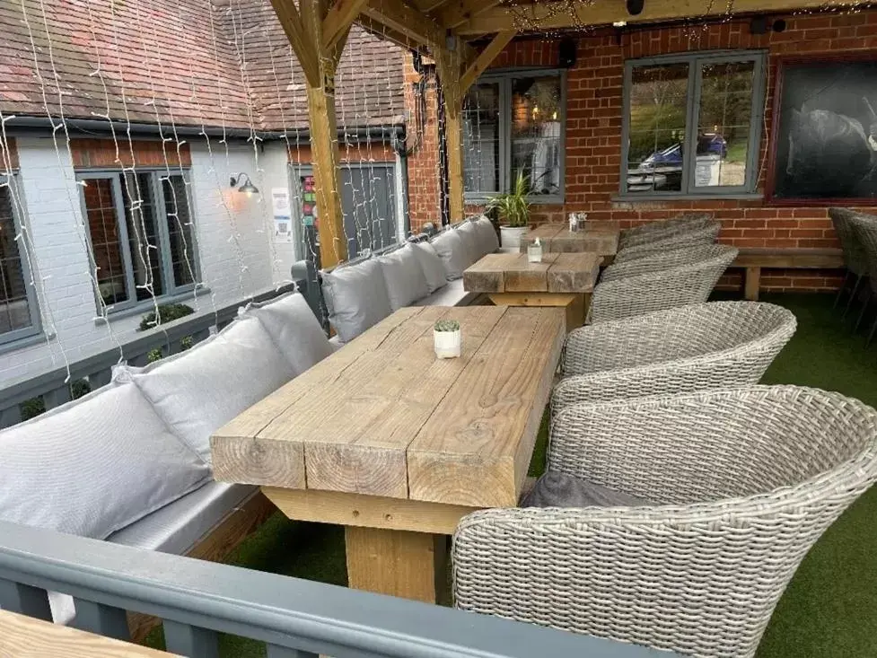 Restaurant/places to eat, Seating Area in The Chequers at Burcot