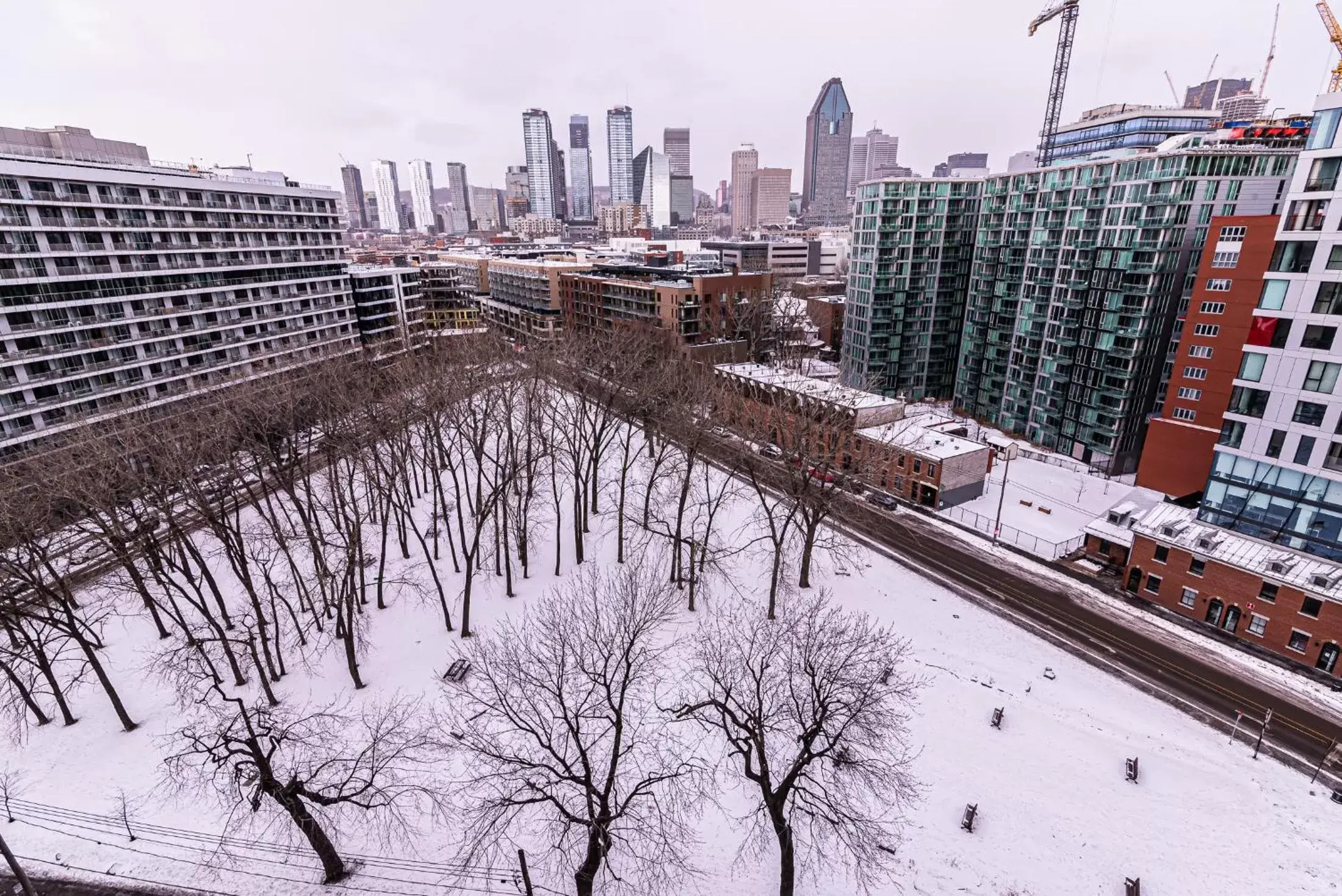 City view, Winter in WRFY Griffintown Apartment