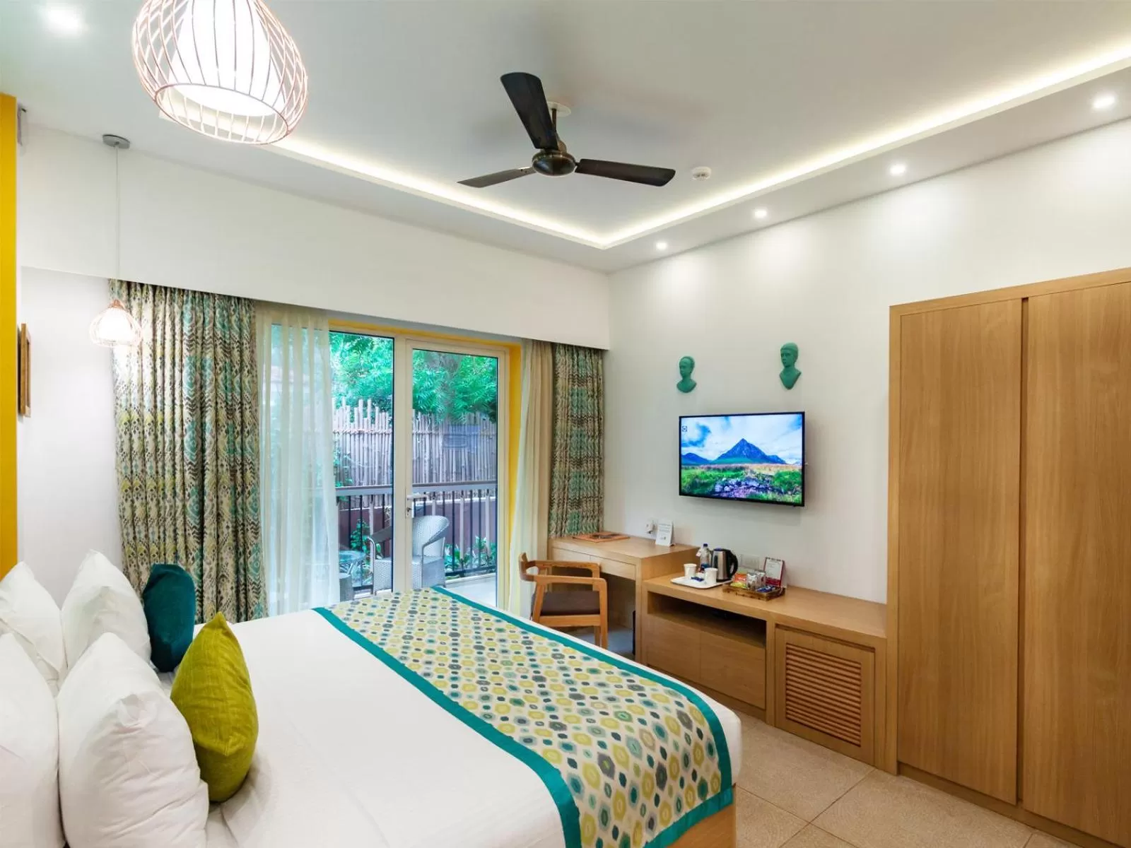 TV and multimedia, Bed in Acron Seaway Resort