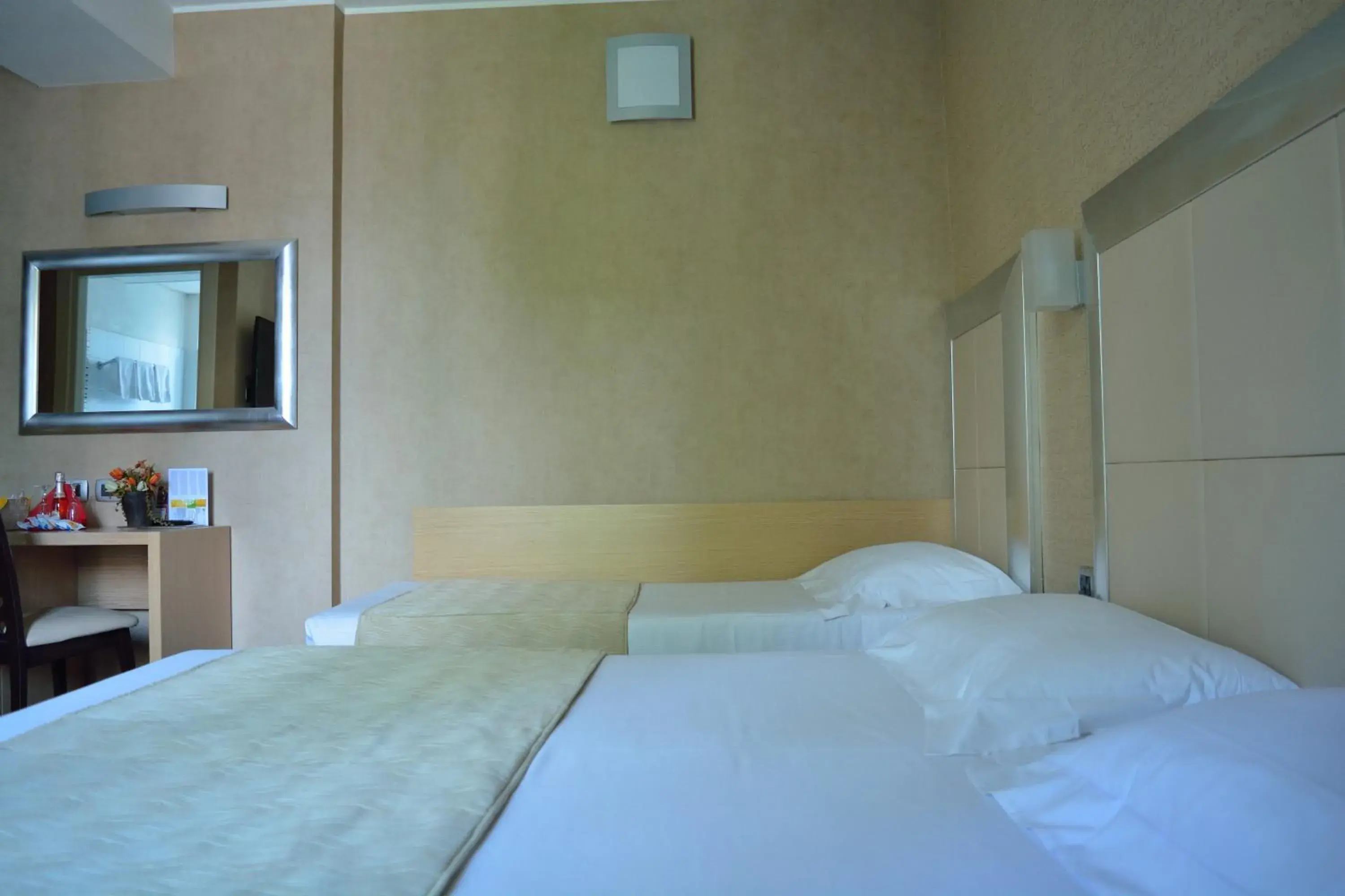 Bed, Room Photo in Hotel Susa