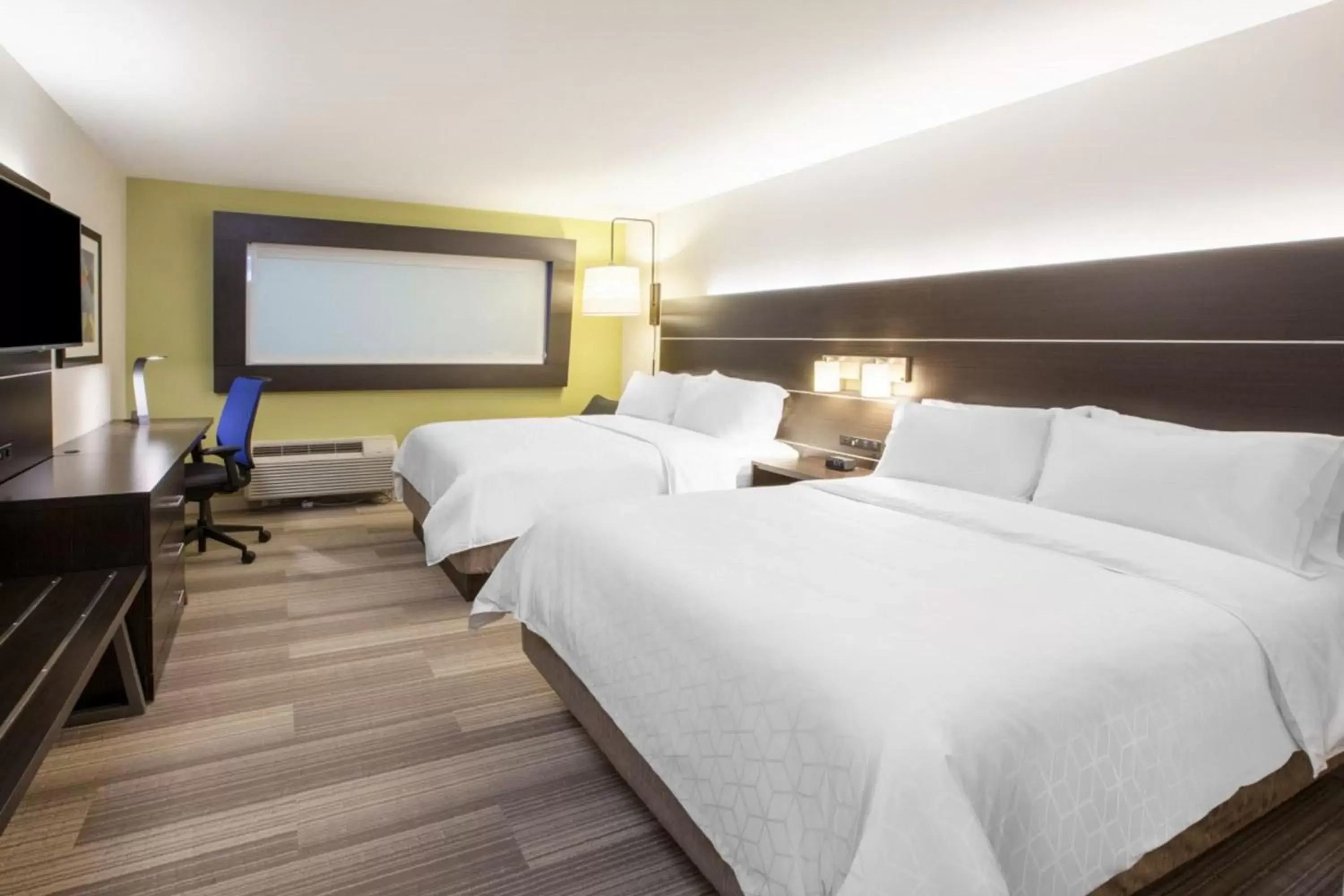 Bed in Holiday Inn Express & Suites - Burley, an IHG Hotel