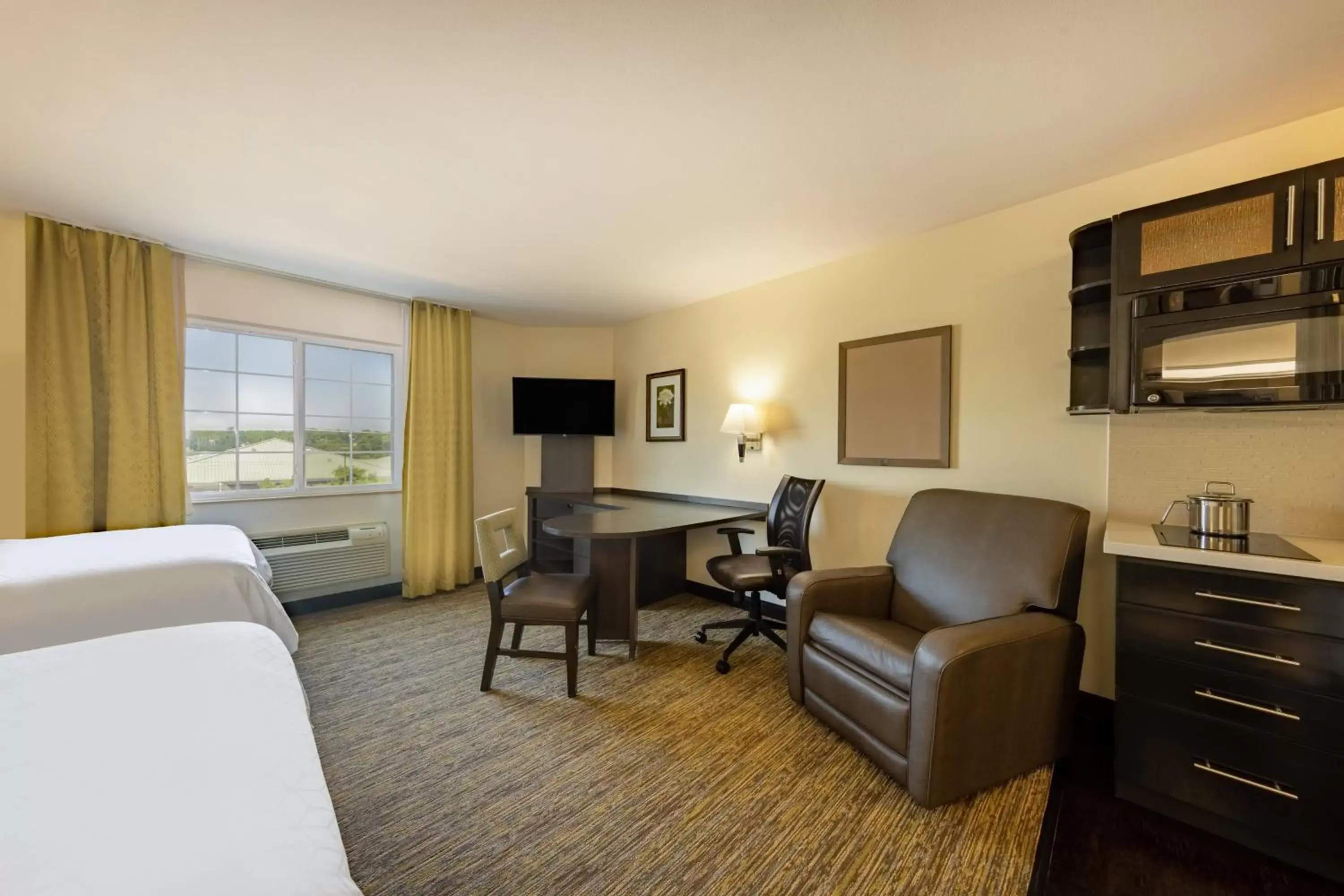 TV and multimedia, Seating Area in Candlewood Suites Springfield South, an IHG Hotel