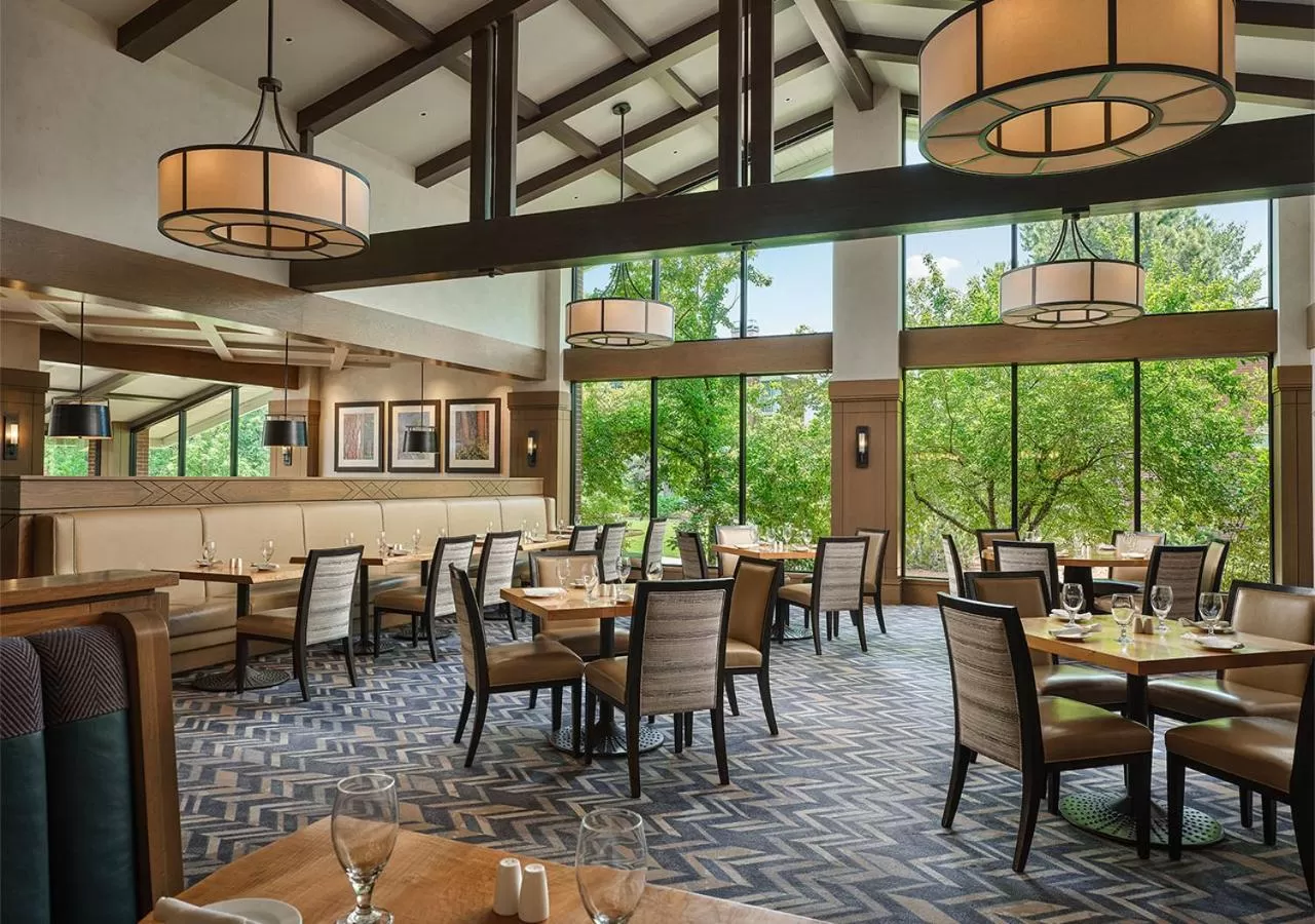 Dining area in Little America Hotel Flagstaff