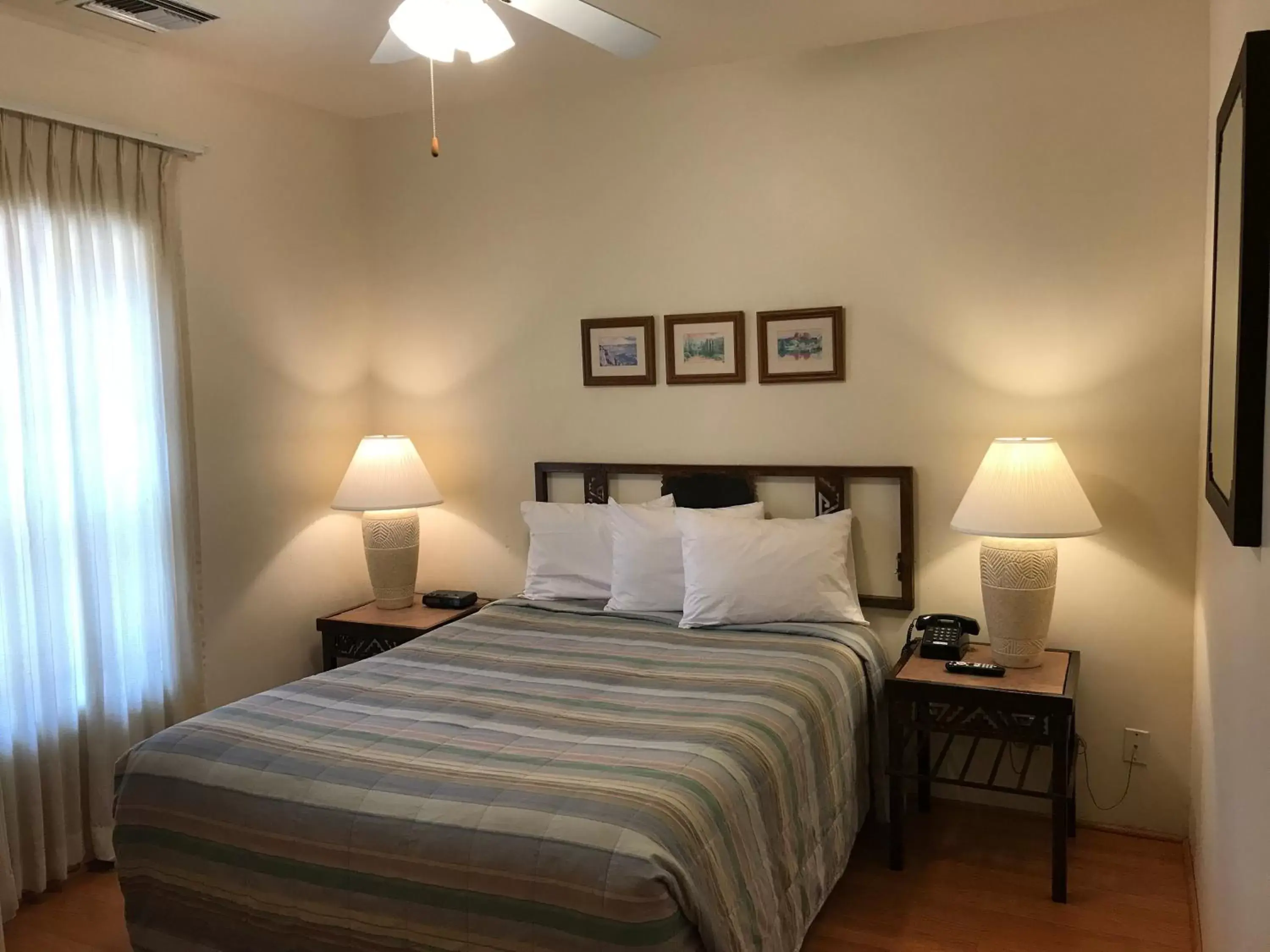 Standard Queen - 1 queen bed in Sedona Village Lodge Standard Queen - 1 queen bed in Sedona Village Lodge