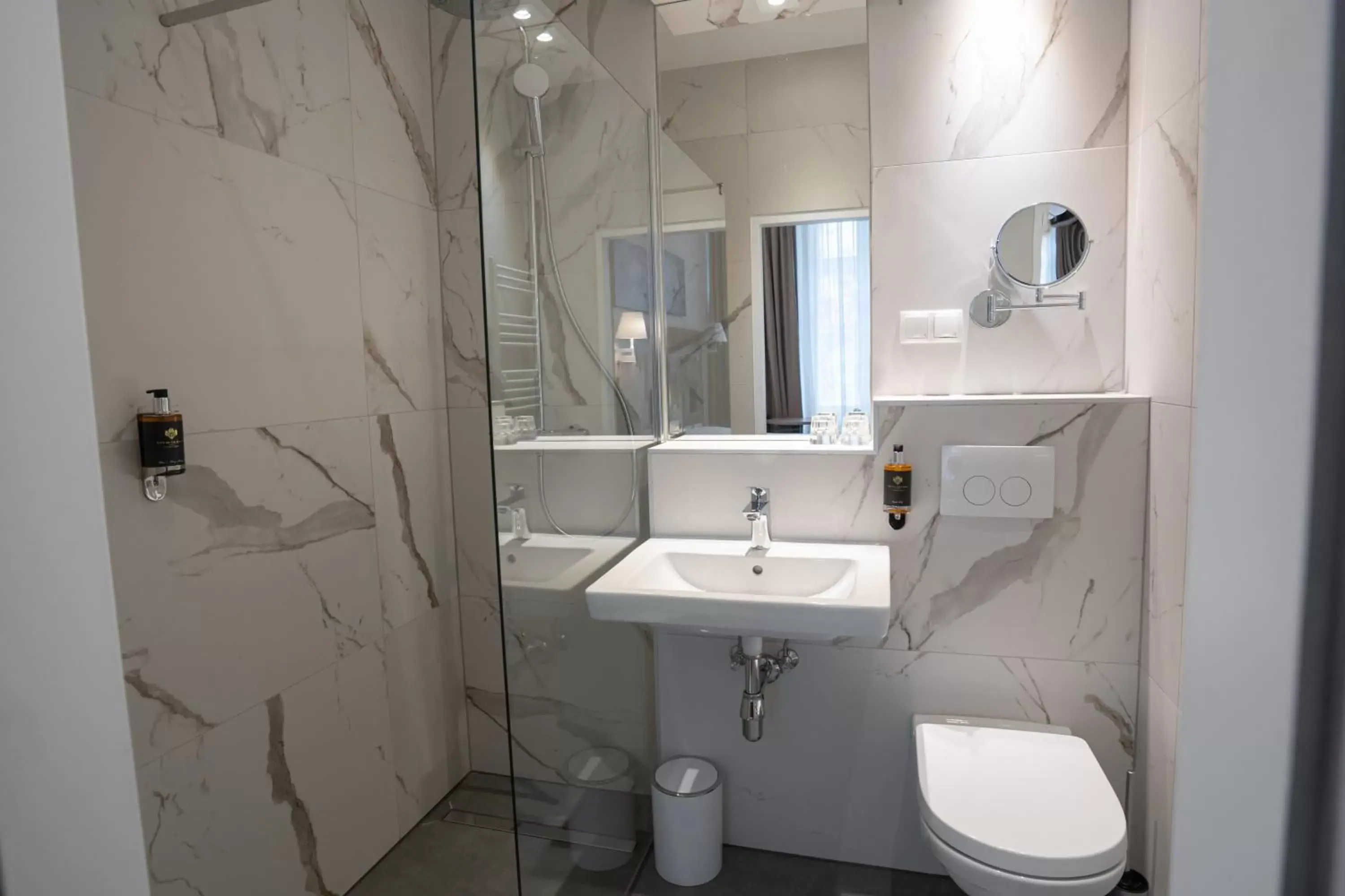 Bathroom in Hotel Marc Aurel - Newly refurbished