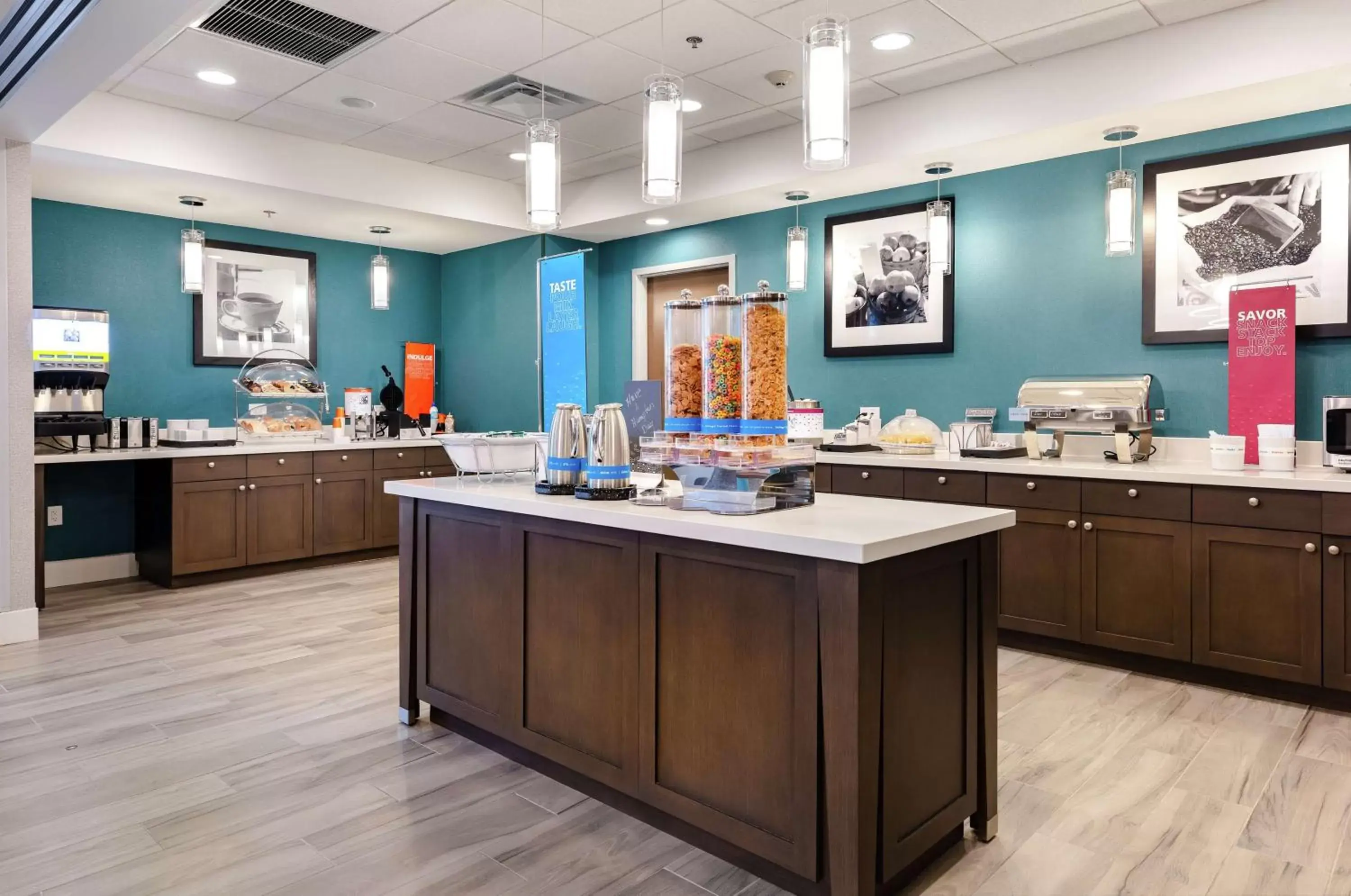 Restaurant/Places to Eat in Hampton Inn Acworth