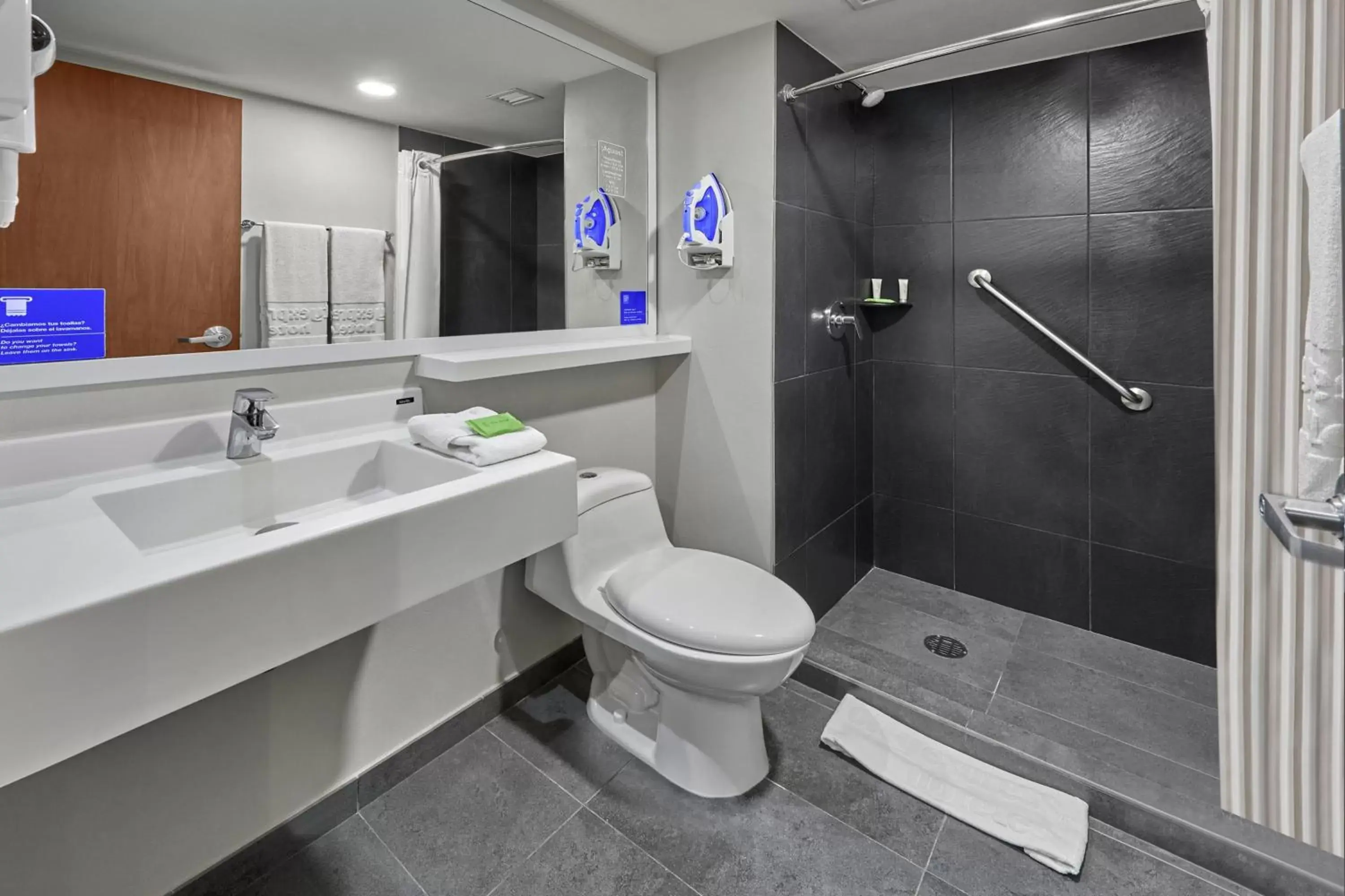 Photo of the whole room, Bathroom in City Express by Marriott Tapachula