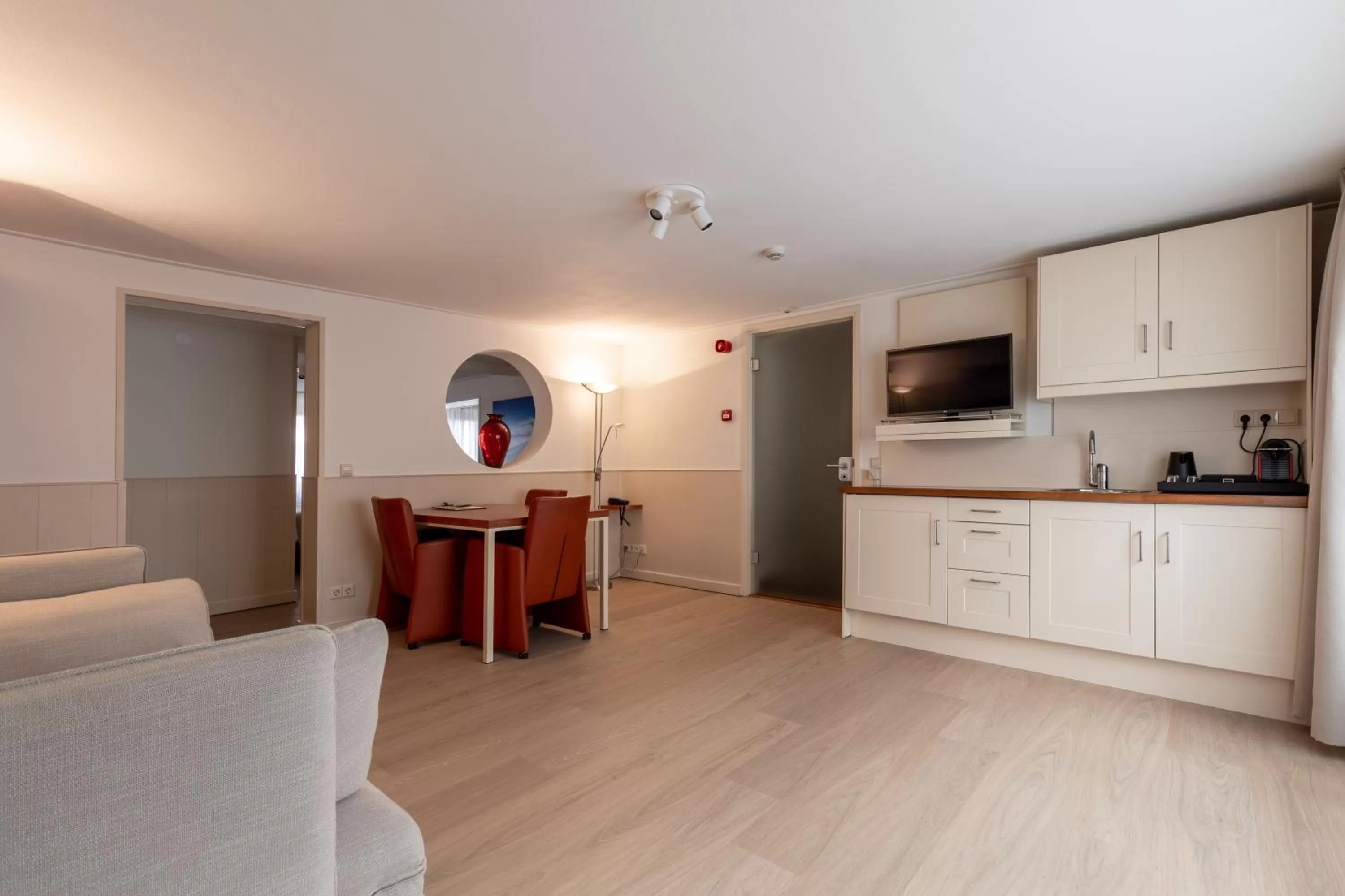 Dining area, Kitchen/Kitchenette in Hotel ter Duyn