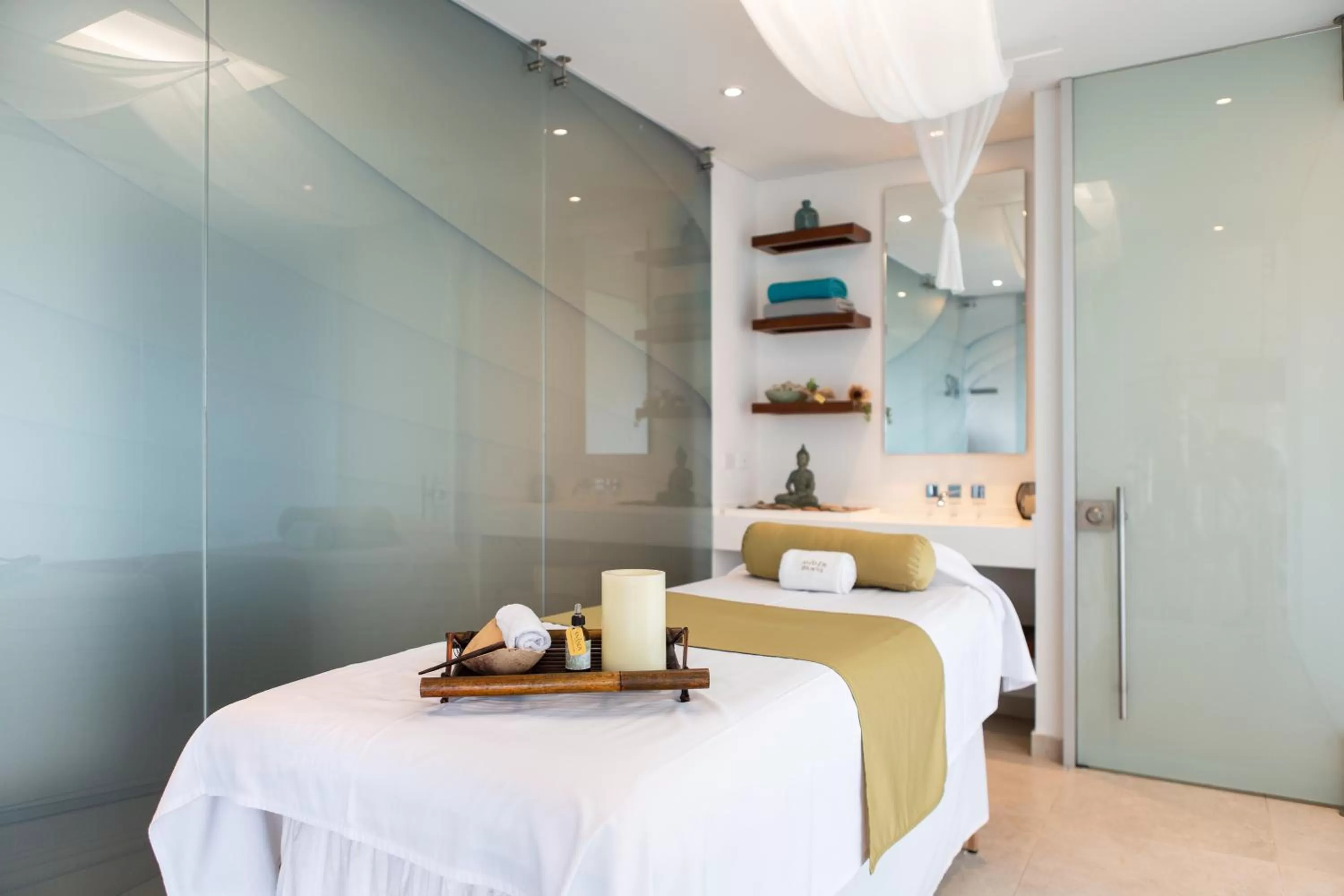 Massage, Bed in Best Western Plus 93 Park Hotel