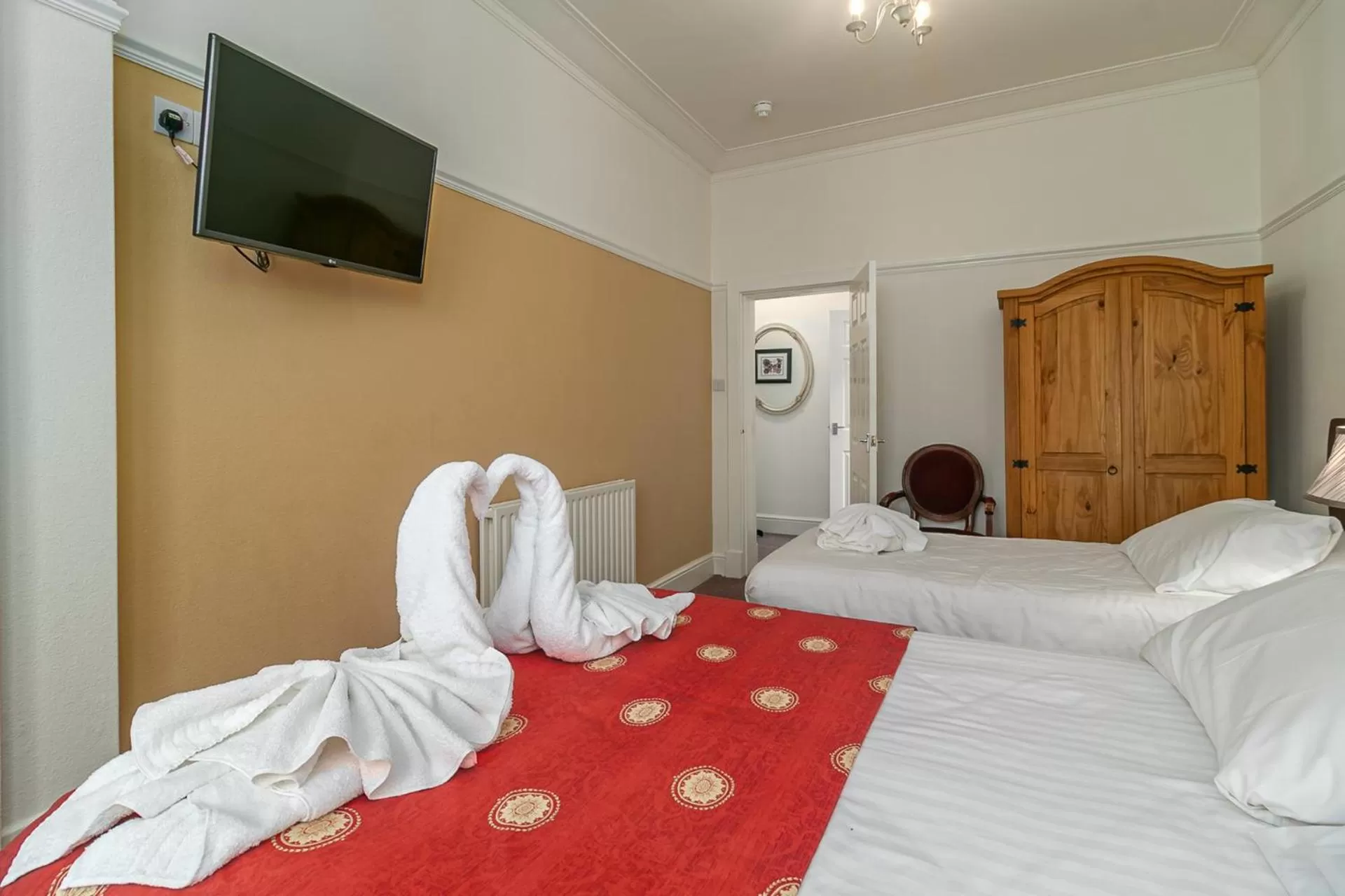 Bedroom, Bed in Skegness The Royal Hotel