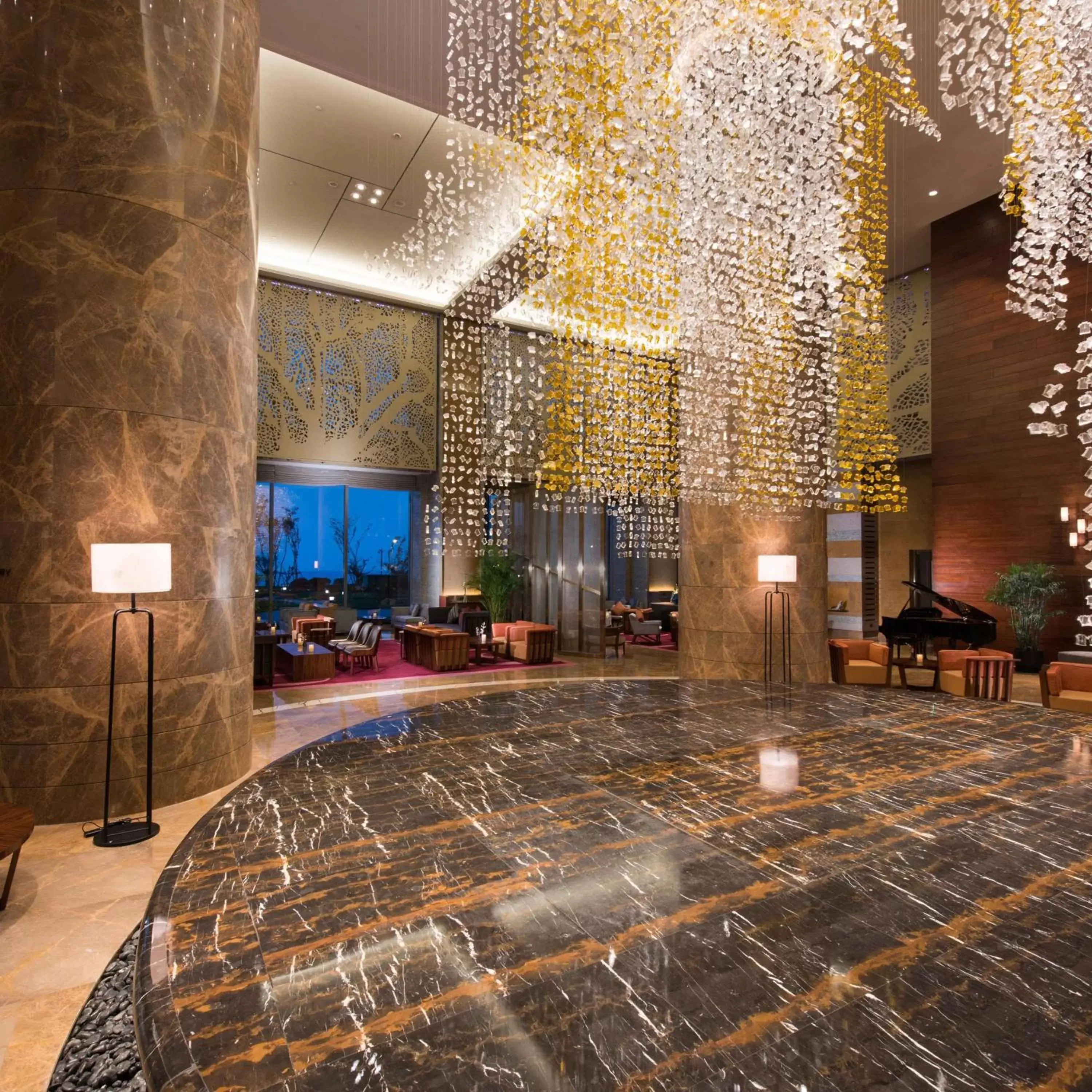 Lounge or bar in Hilton Yantai Golden Coast