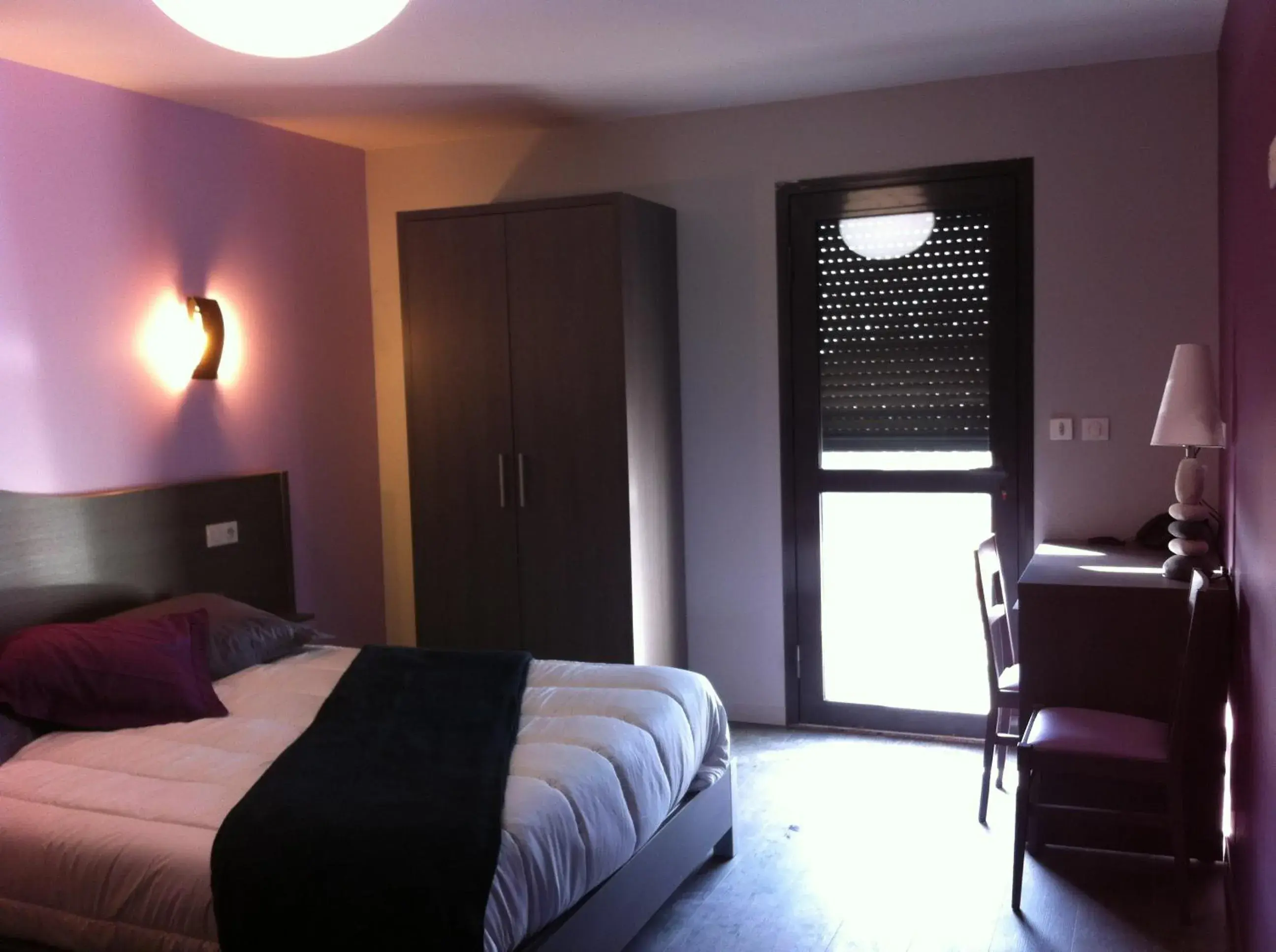 Photo of the whole room, Bed in The Originals City, Hotel des Arts, Montauban (Inter-Hotel)