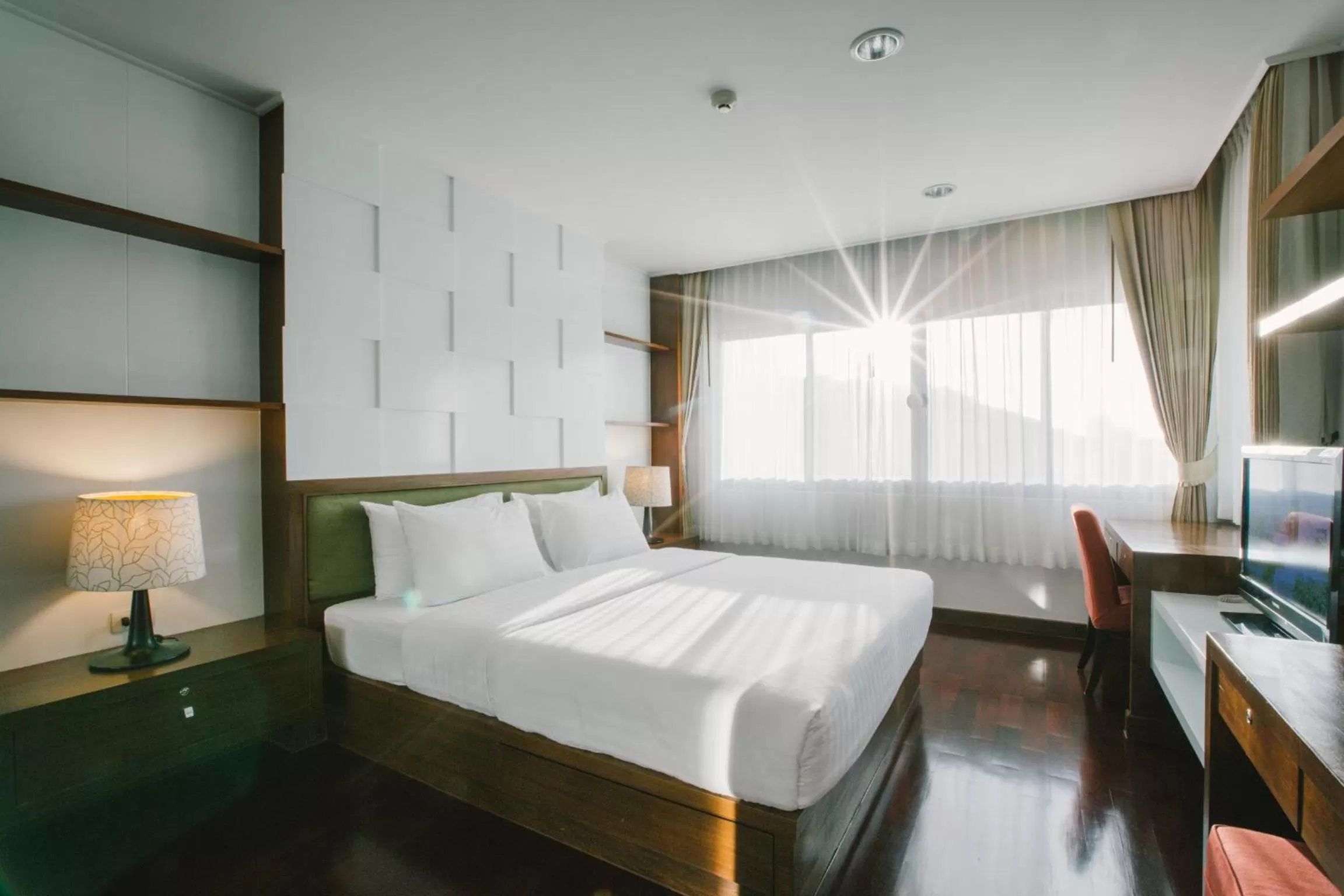 Photo of the whole room, Bed in Jasmine Resort Sriracha