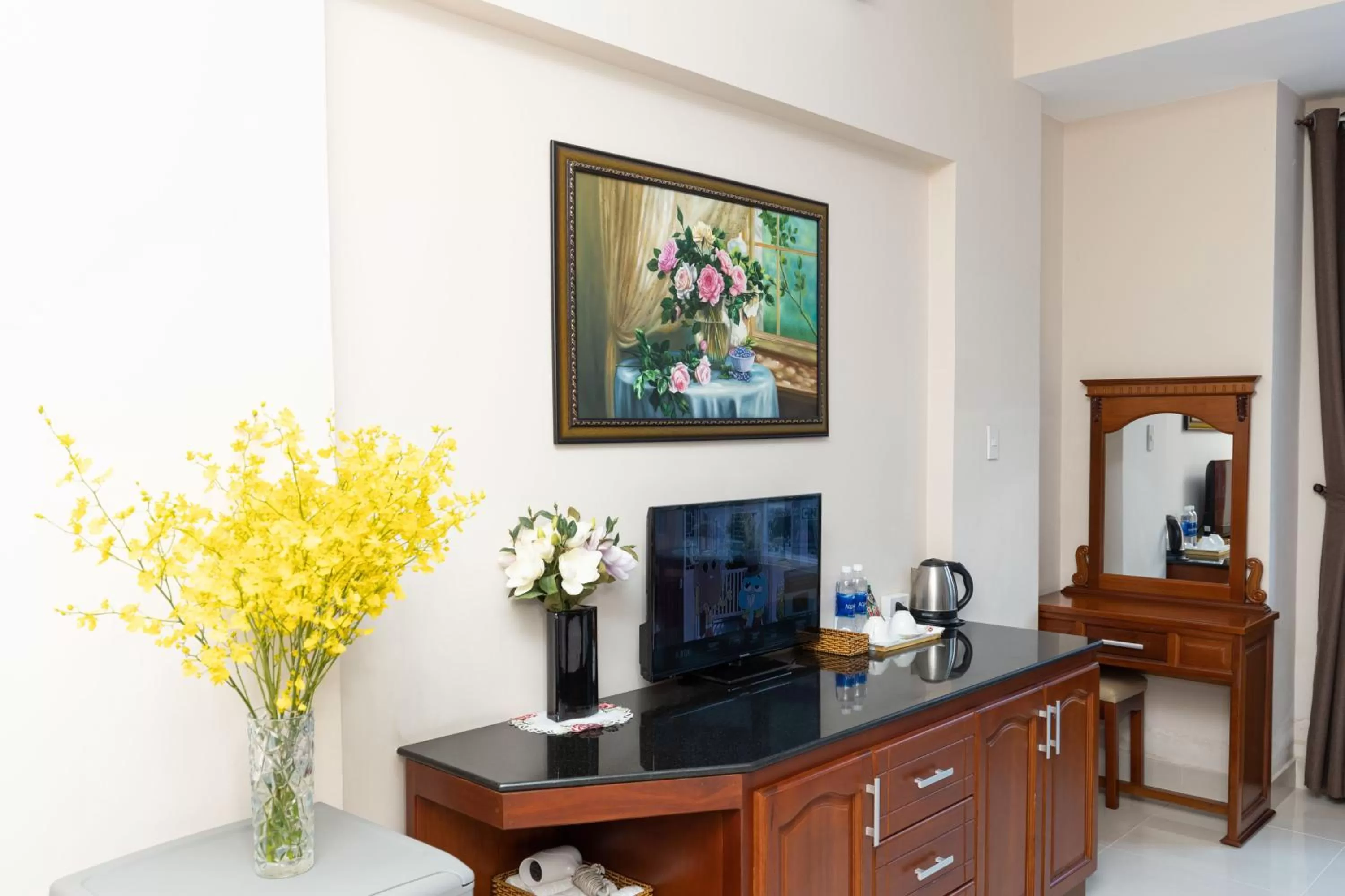 TV and multimedia in Queen Garden Hotel & Apartment