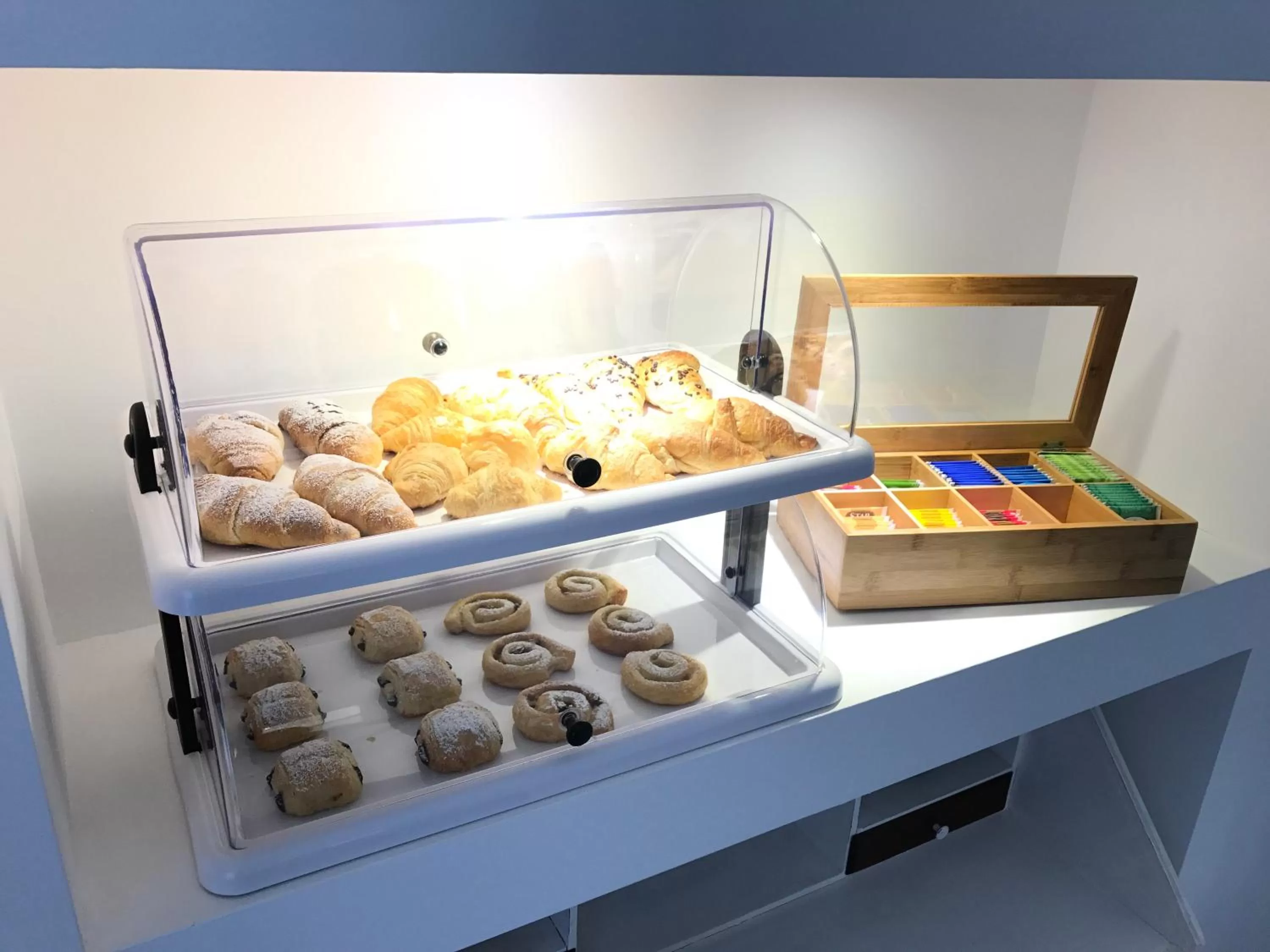 Continental breakfast in Porta Maqueda