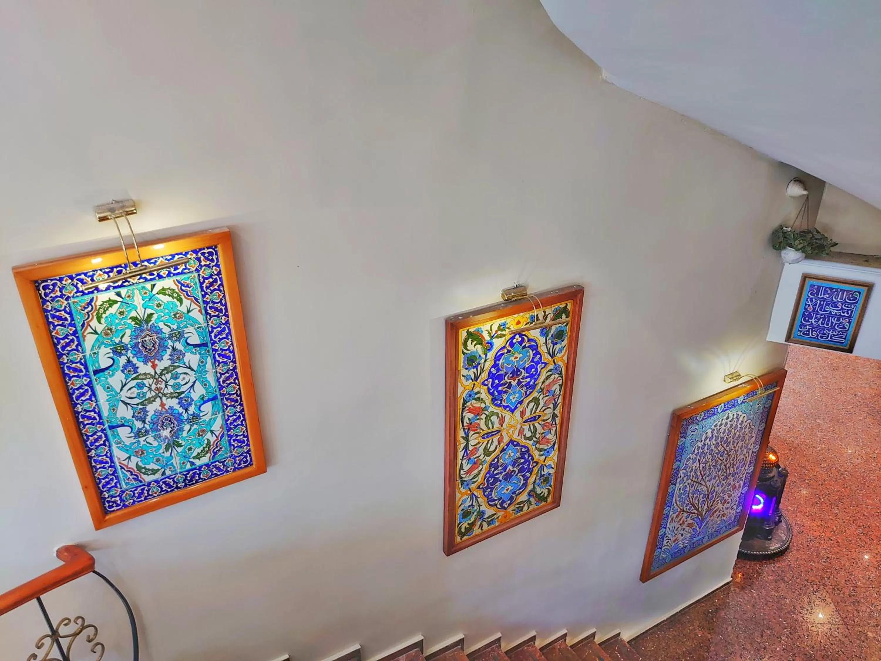 Decorative detail in Orient Mintur Hotel