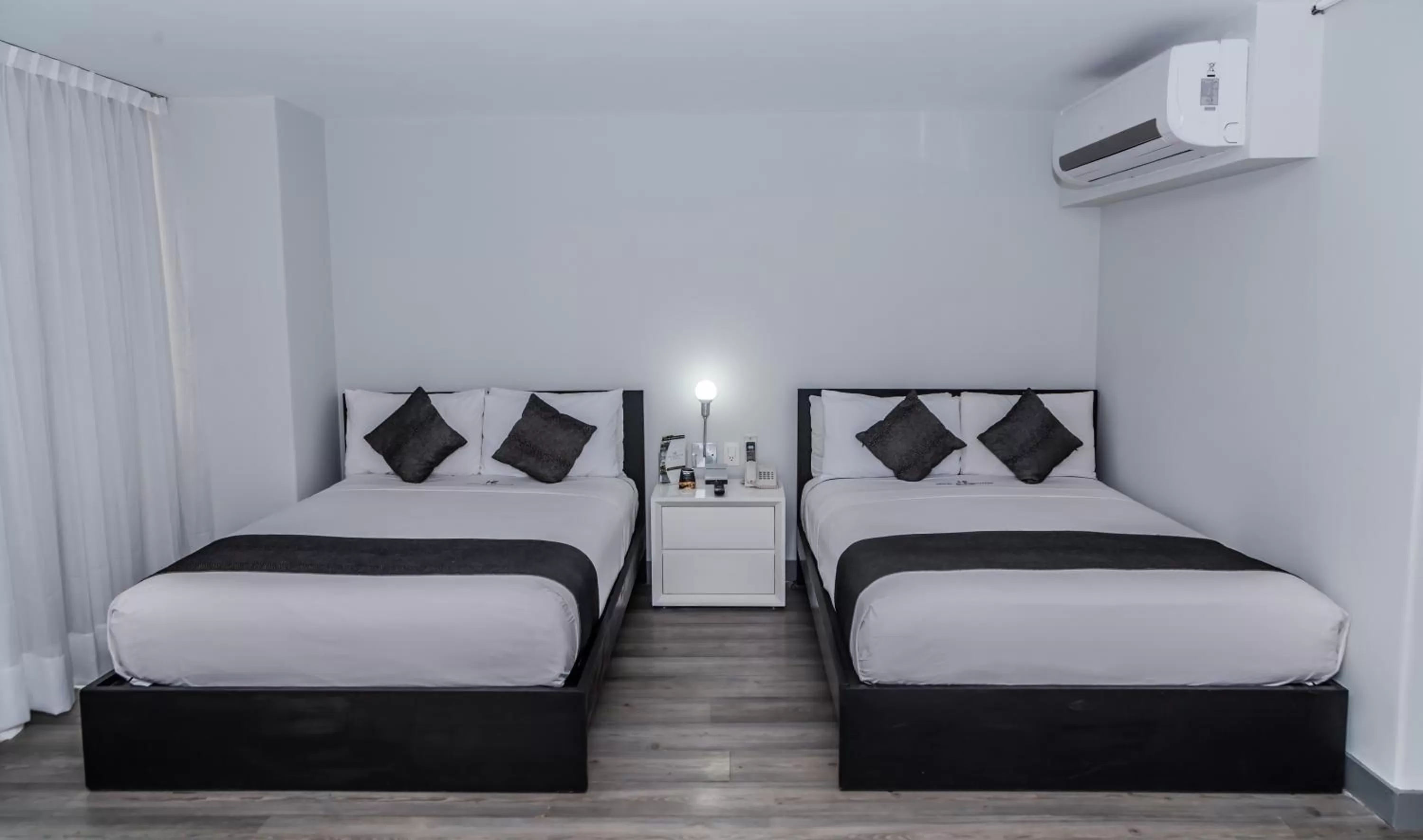 Property building, Bed in Hotel El Ejecutivo by Reforma Avenue