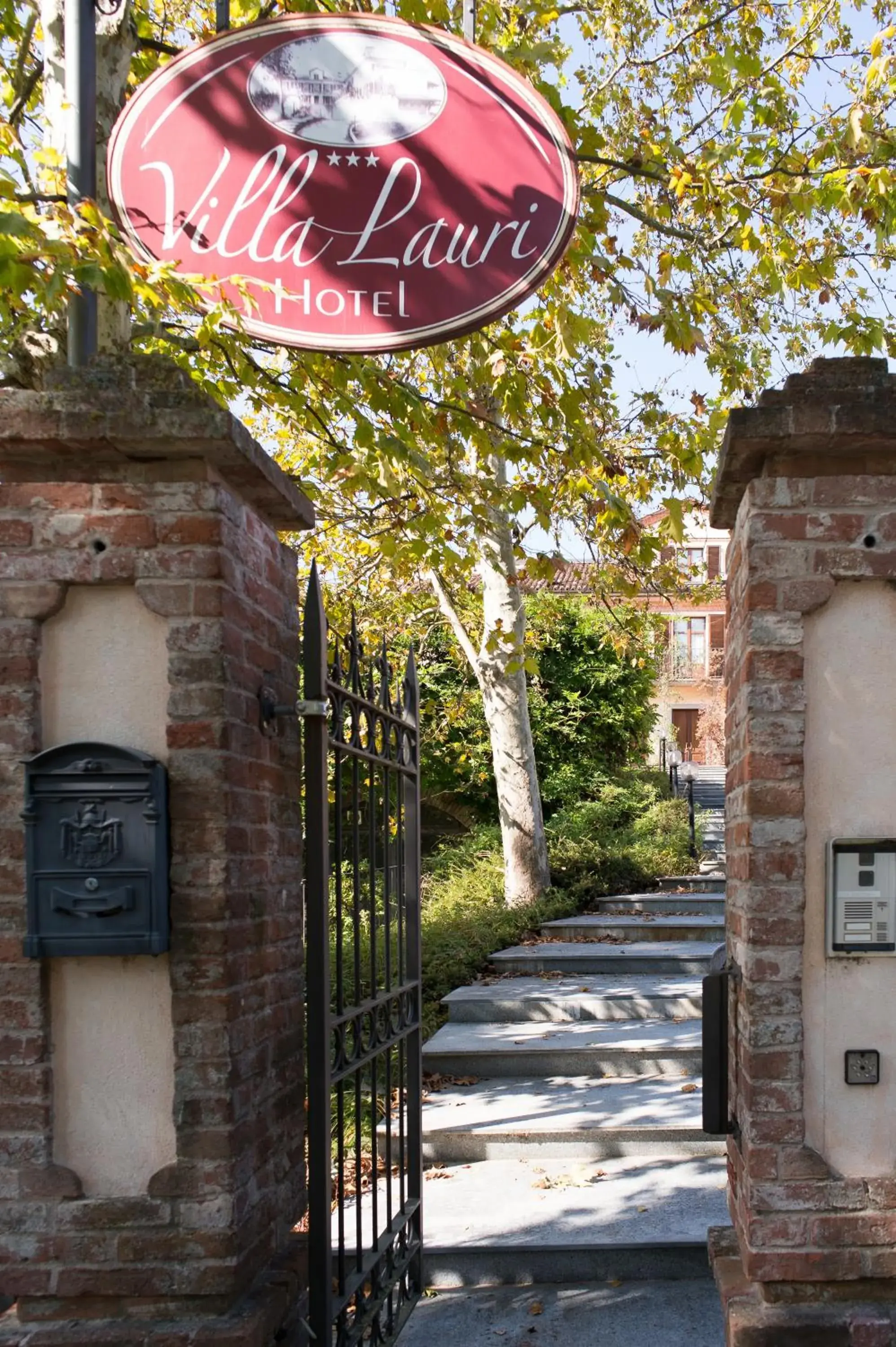 Facade/entrance in Hotel Villa Lauri