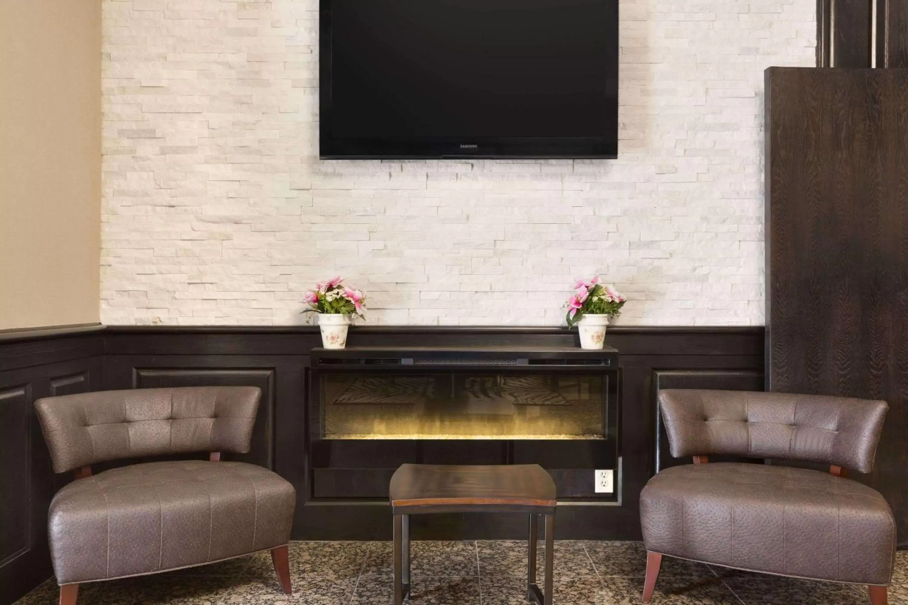 Lobby or reception, TV/Entertainment Center in Days Inn by Wyndham Terrace