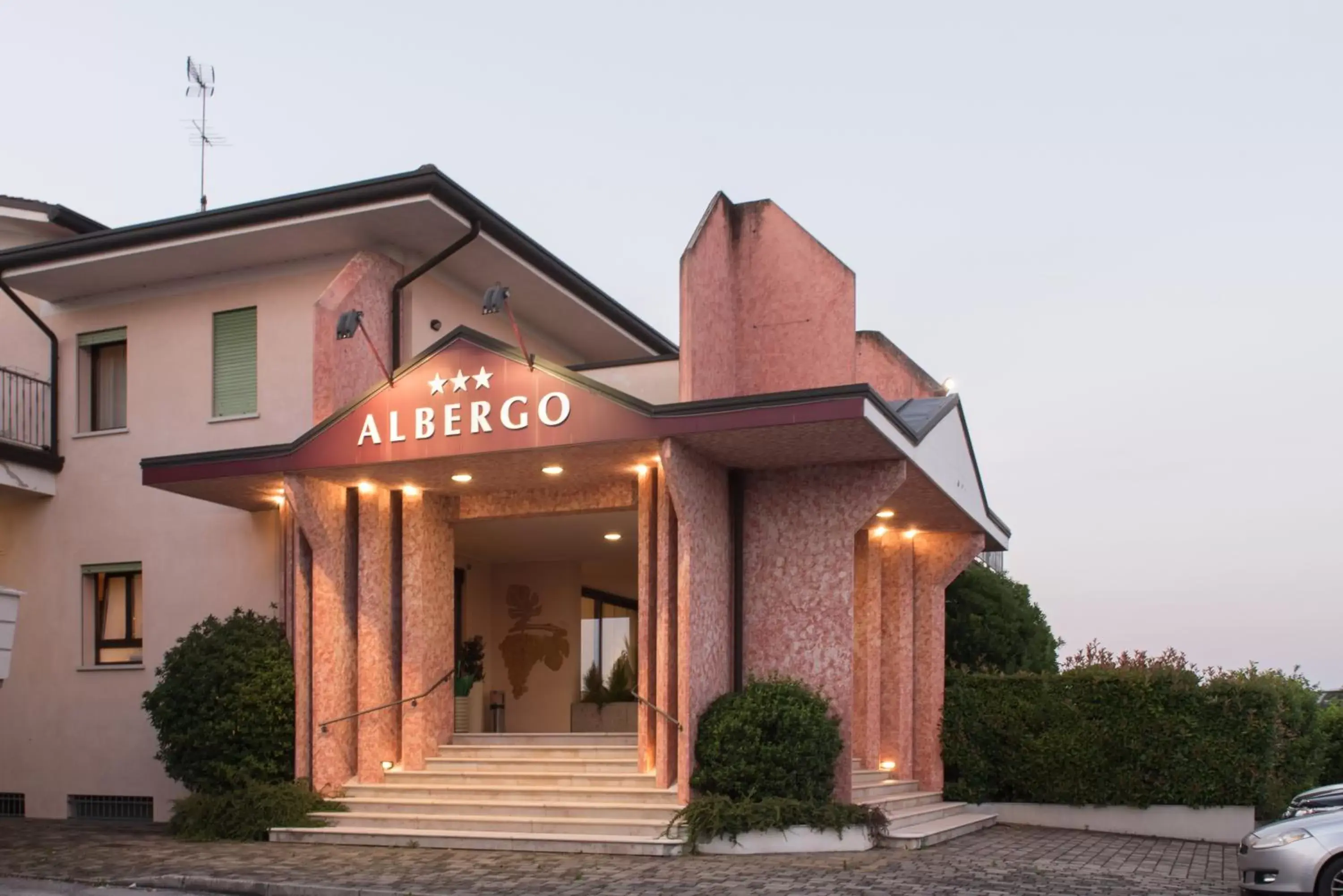 Facade/entrance, Property Building in Albergo Grappolo D'oro
