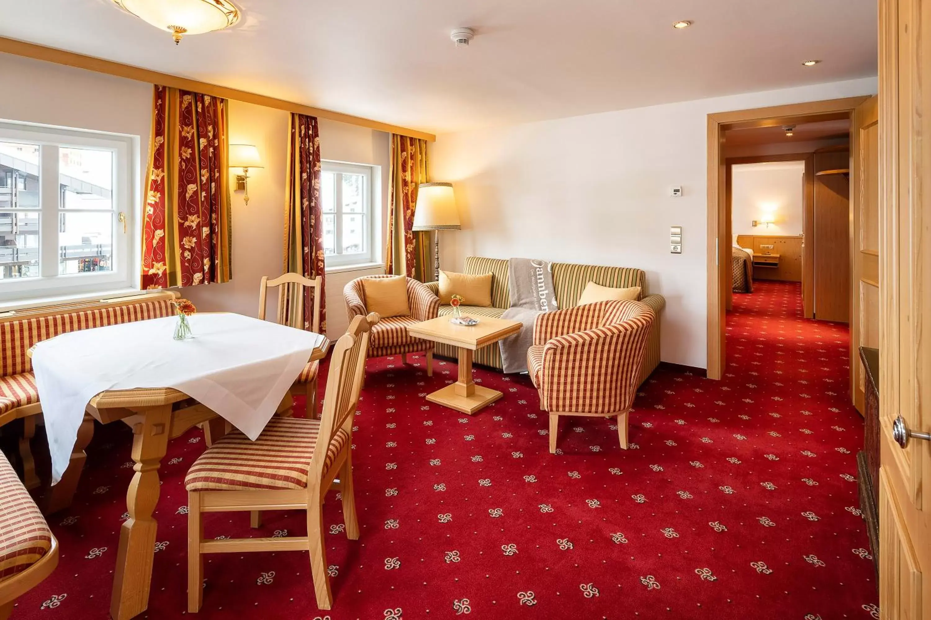 Living room in Hotel Tannbergerhof im Zentrum von Lech