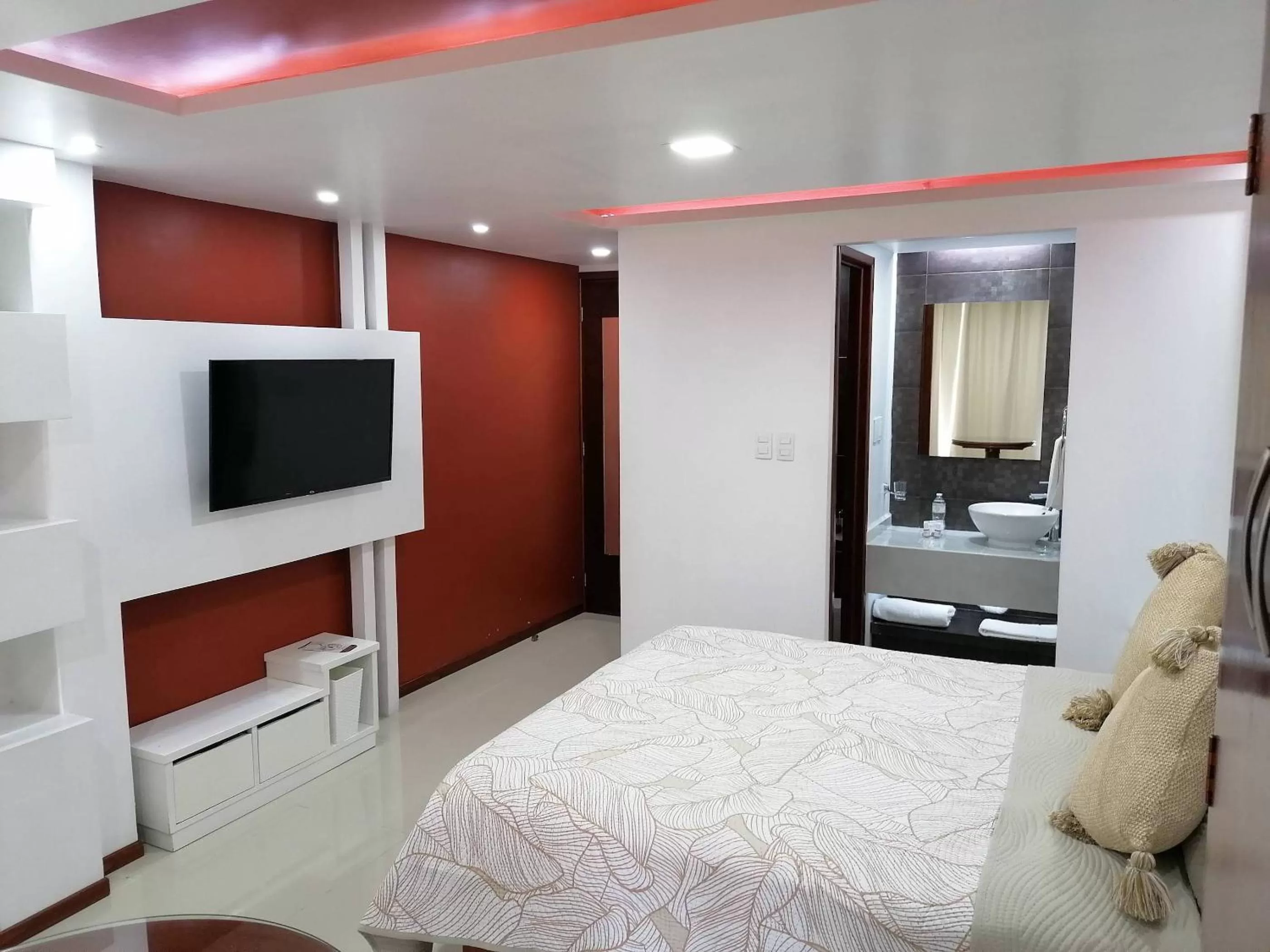 Photo of the whole room, Bed in La Aurora Hotel Like Home