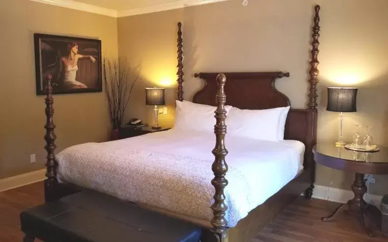 Bed in Crown Mansion Boutique Hotel & Villas