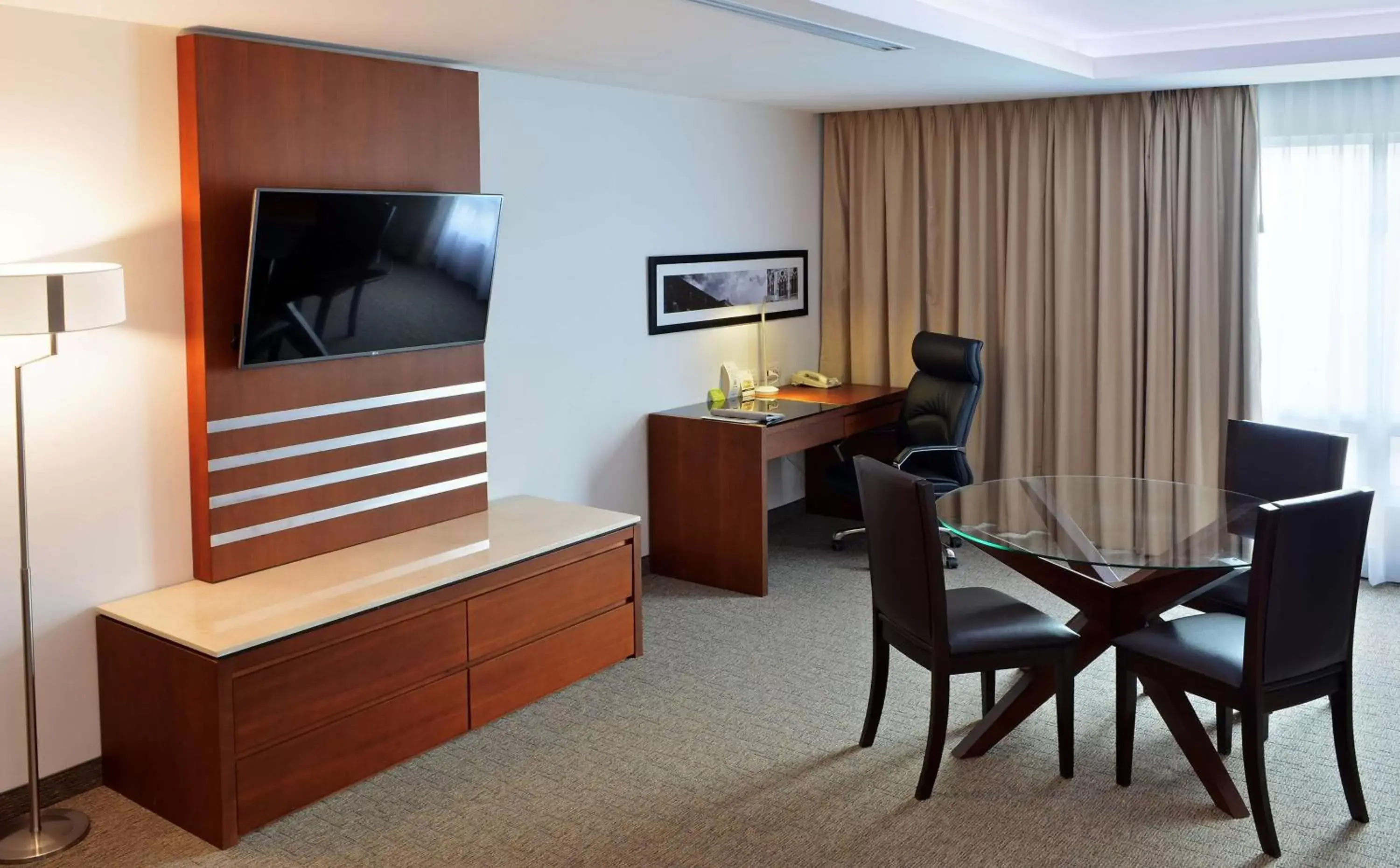 Photo of the whole room, TV/Entertainment Center in Radisson Poliforum Plaza Hotel Leon