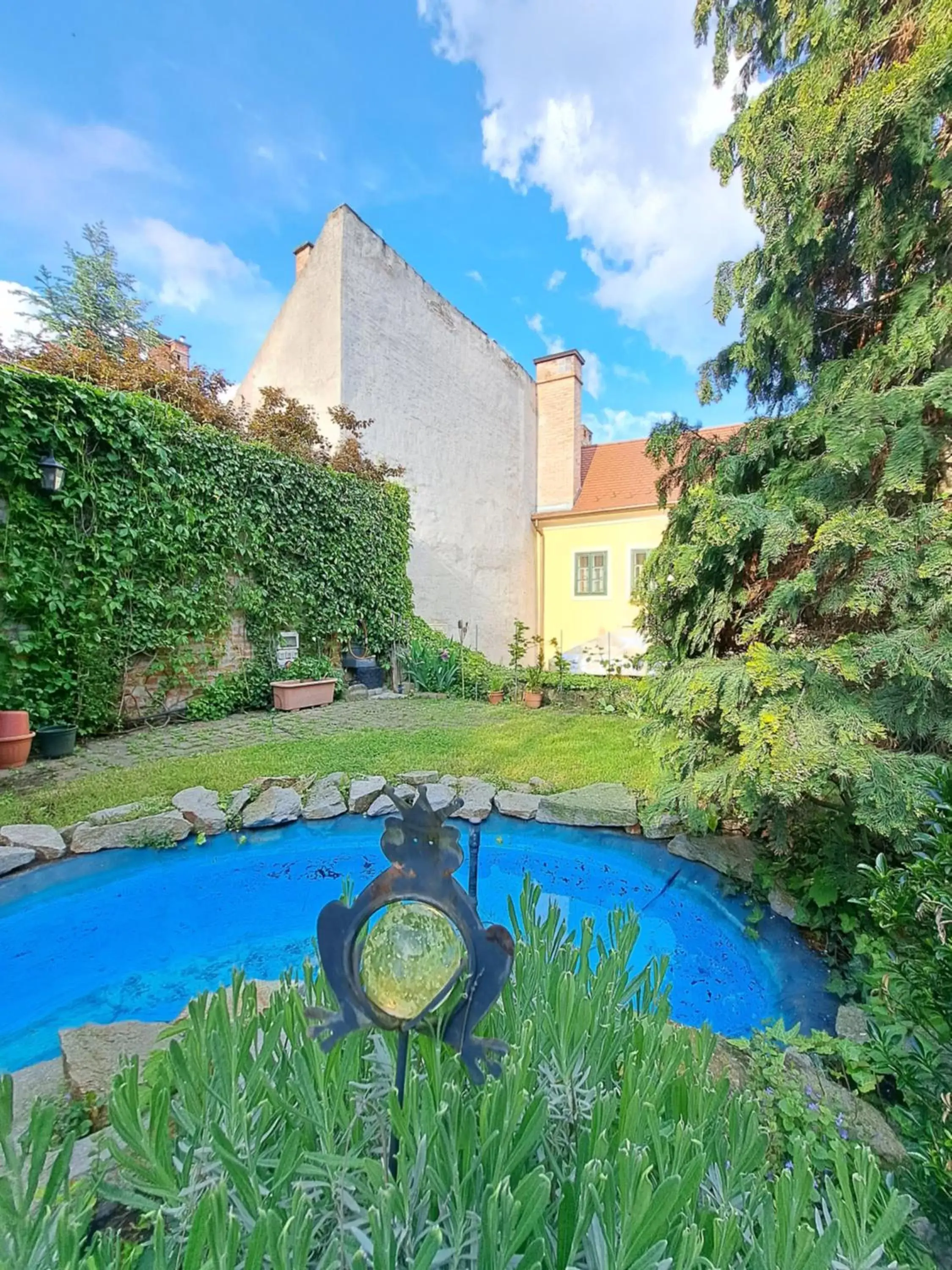 Garden view, Swimming Pool in Hotel Wollner