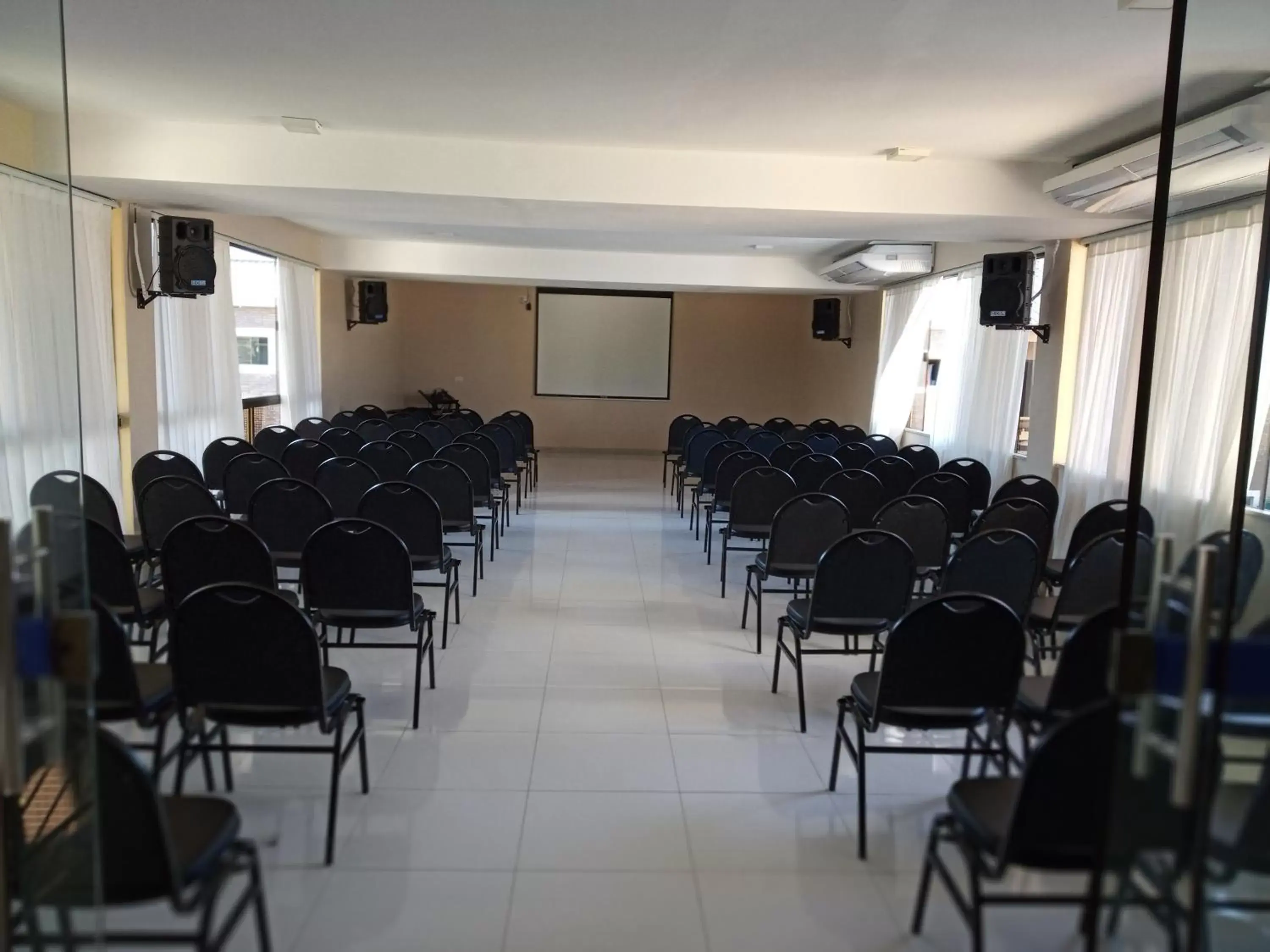 Meeting/conference room in Safira Praia Hotel