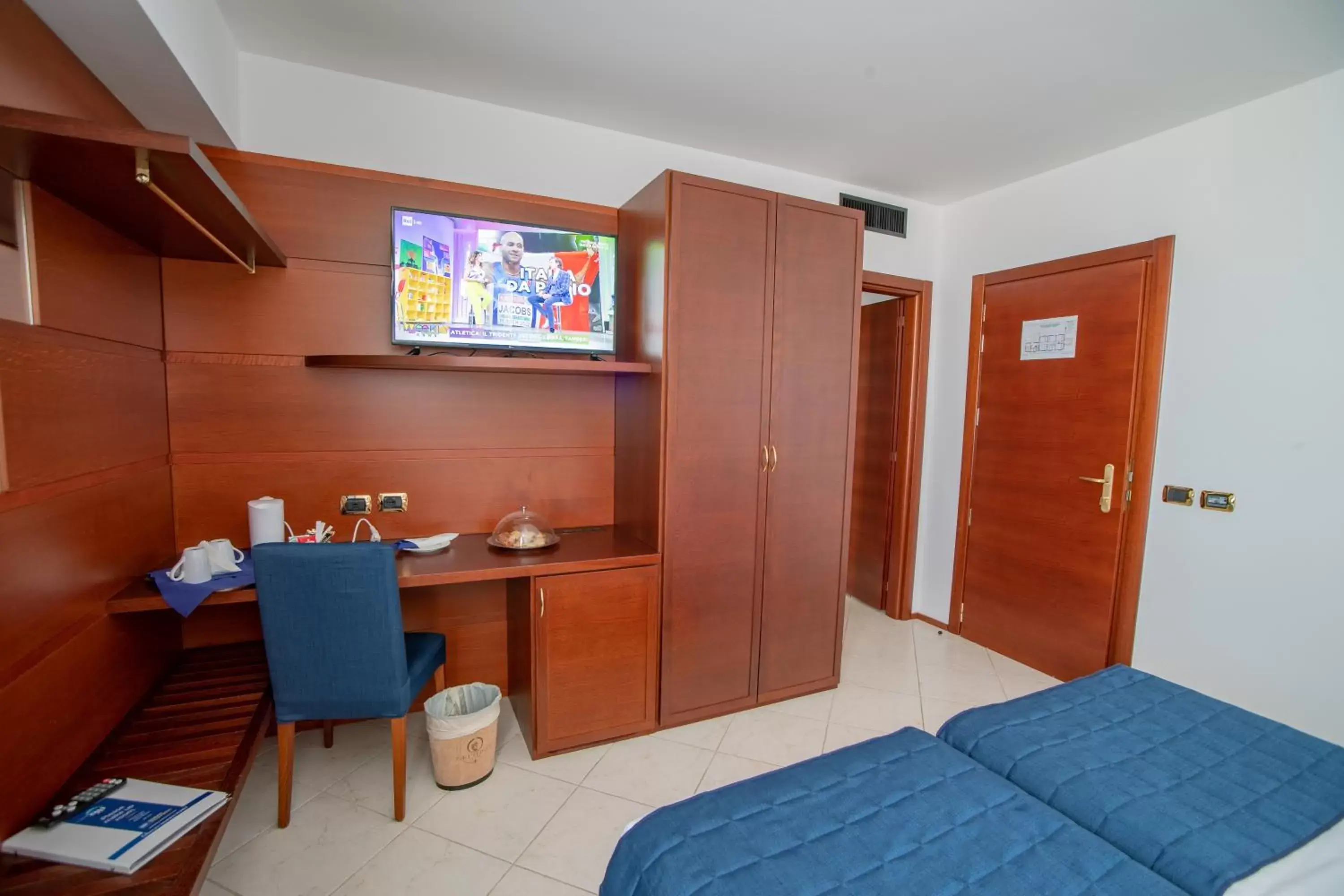 TV/Entertainment Center in Best Western Hotel Nettuno