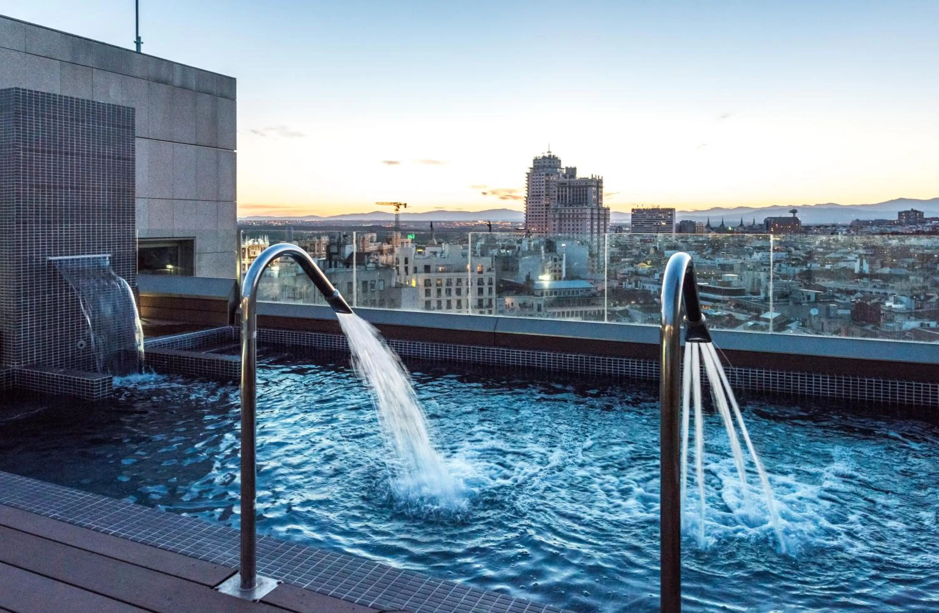 Swimming pool in Gran View Apartments