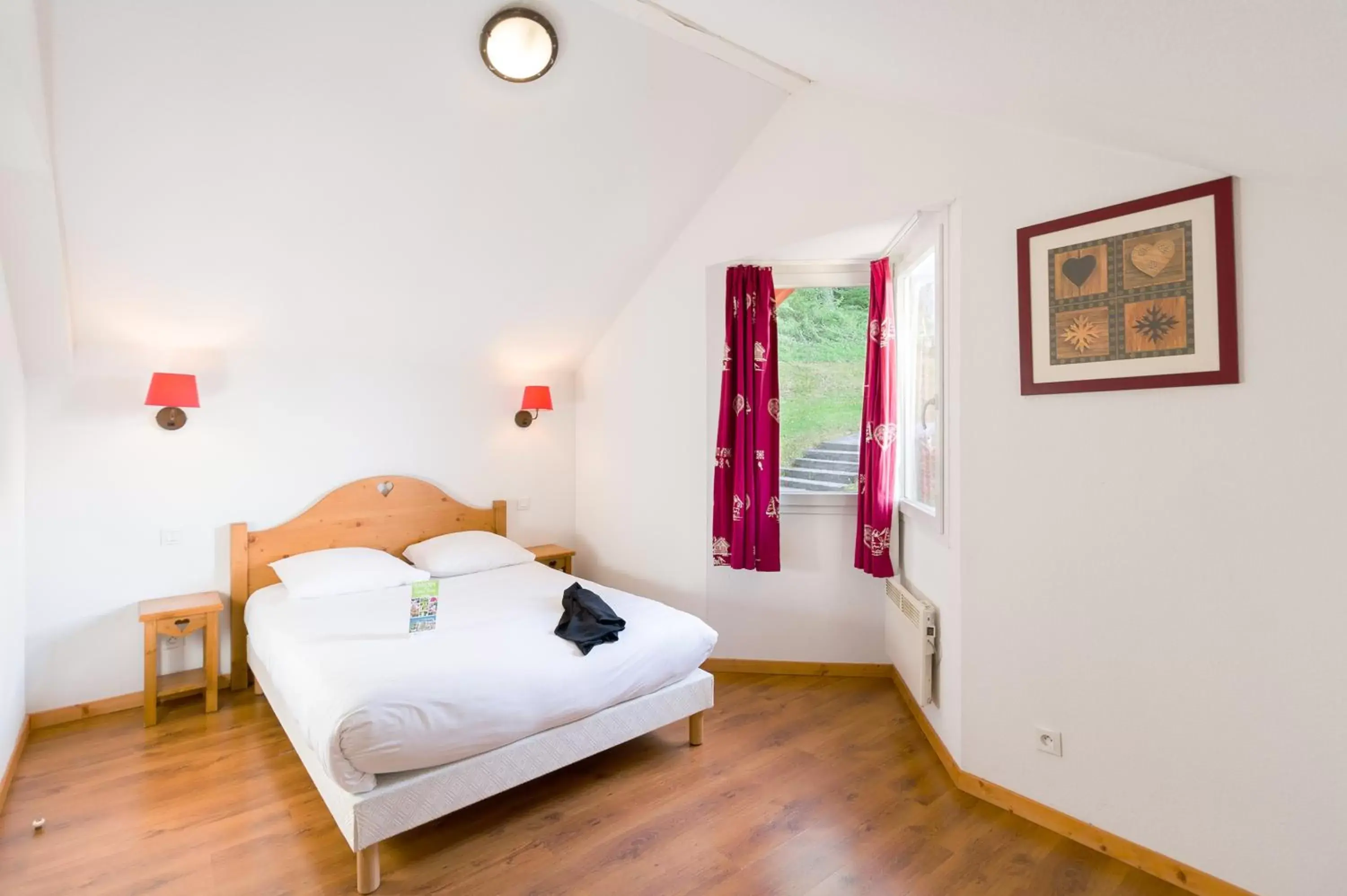 Bedroom, Bed in Garden & City Evian - Lugrin