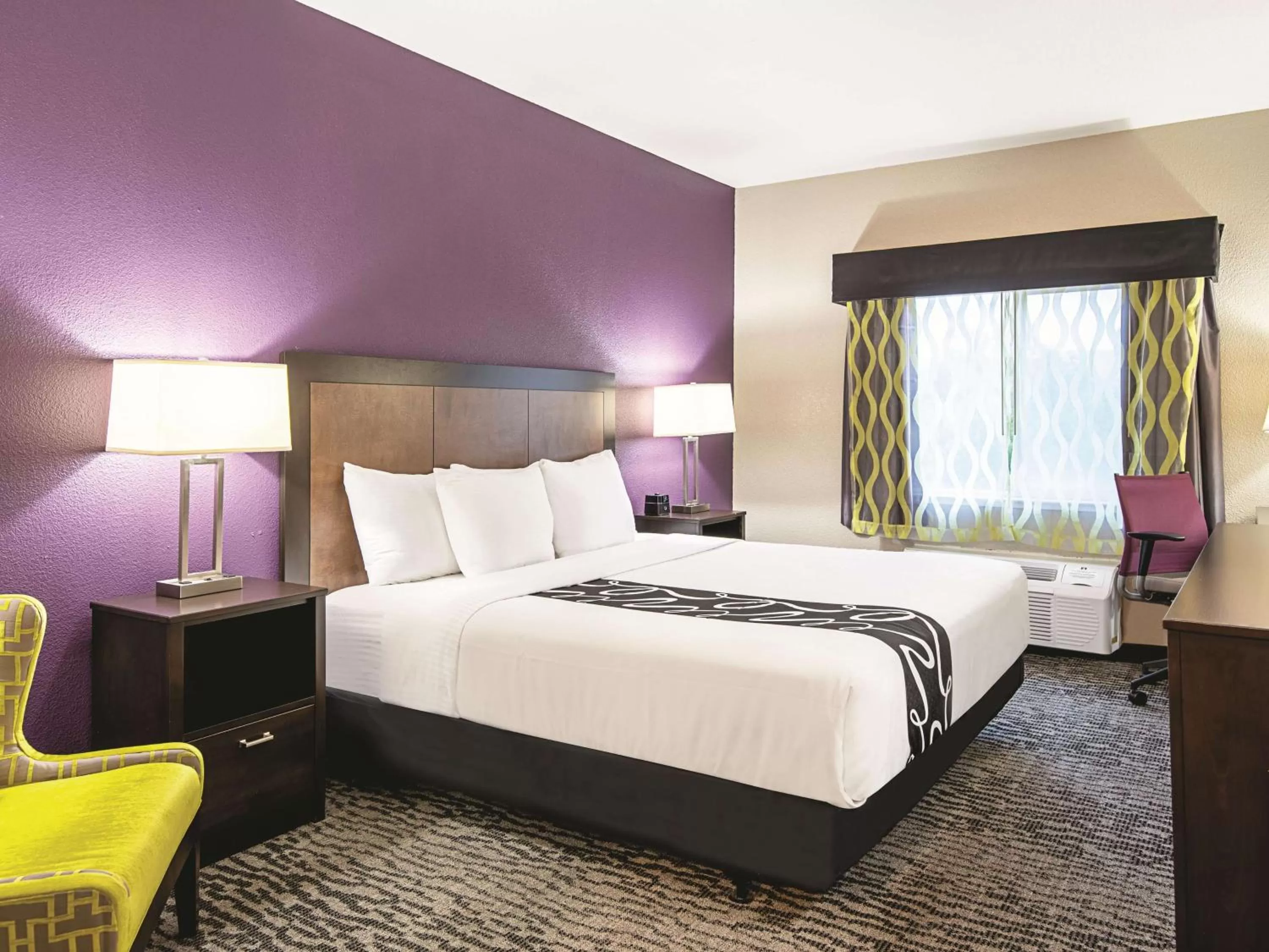 Photo of the whole room, Bed in La Quinta Inn by Wyndham Livermore