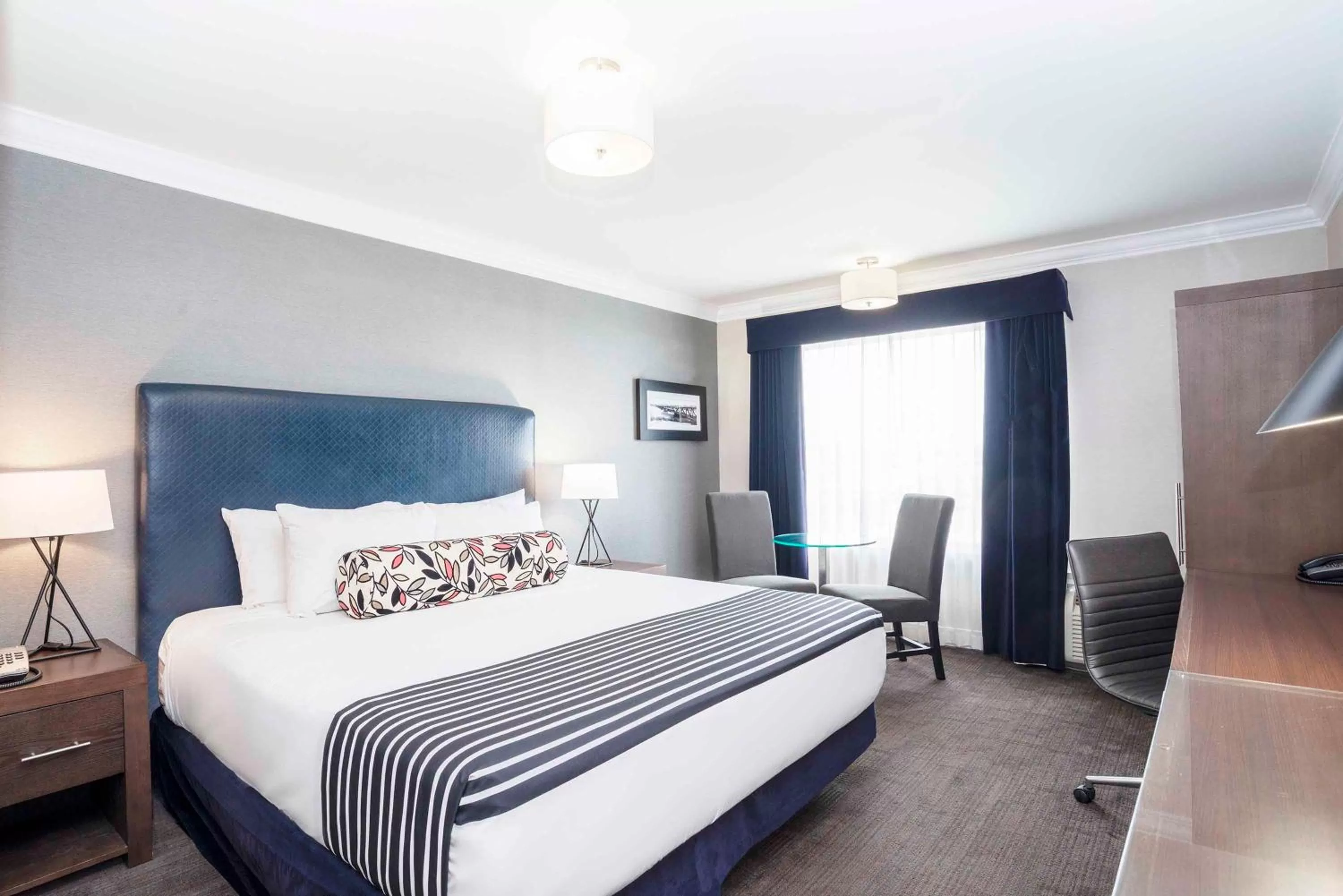 Studio Suite, 1 King Bed, Kitchenette in Sandman Signature Prince George Hotel