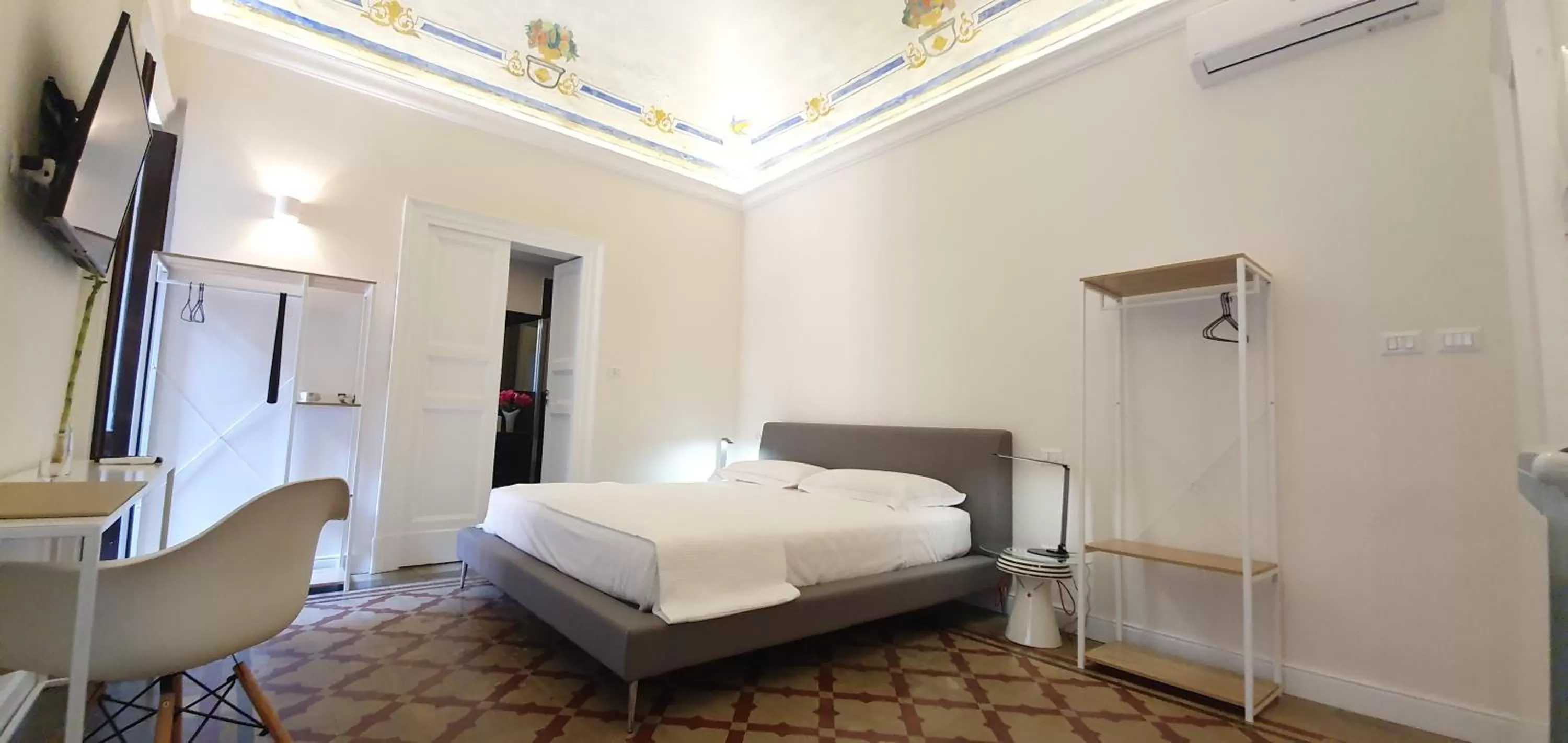 Photo of the whole room, Bed in Palazzo del Verga