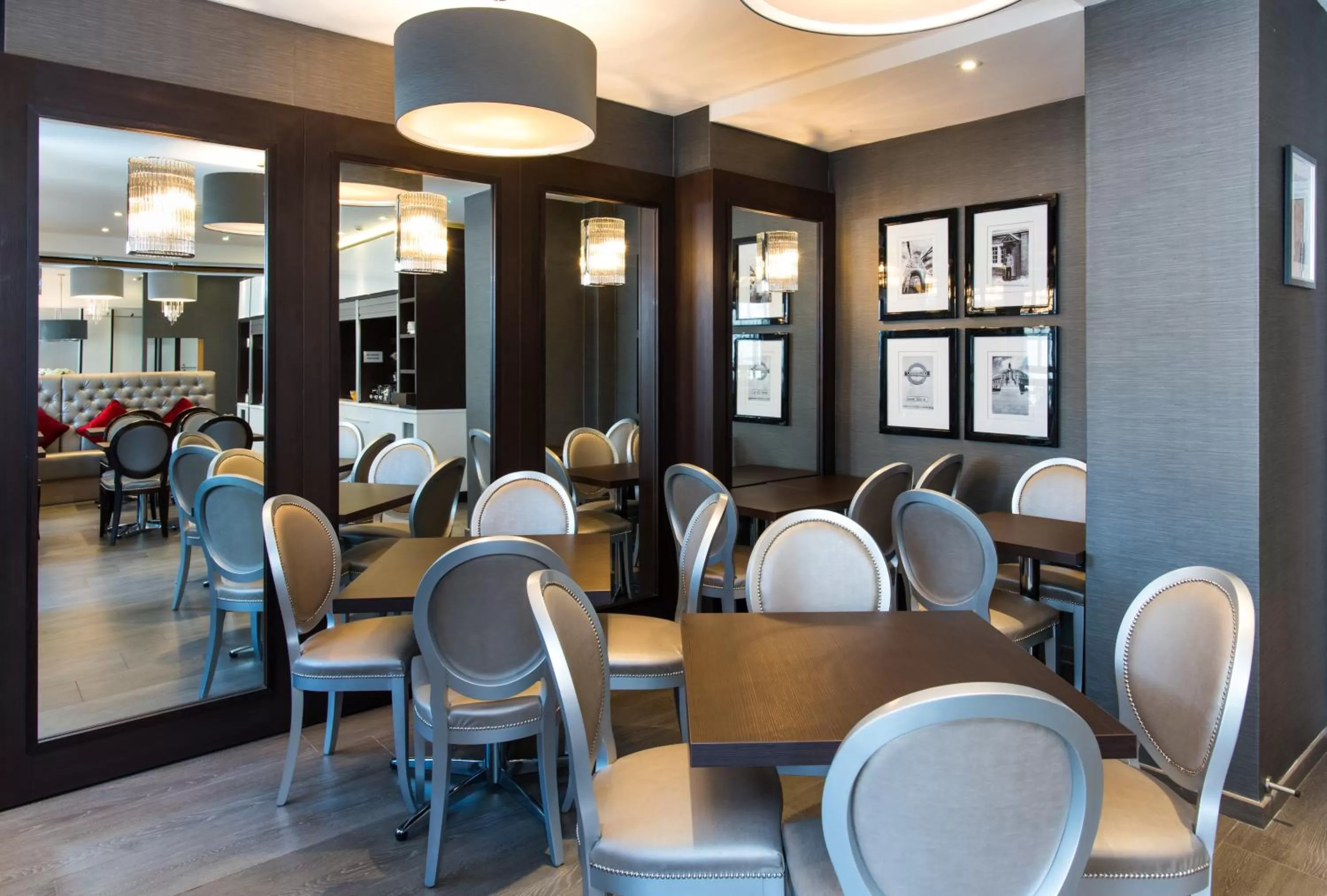 Communal lounge/ TV room in Best Western Buckingham Palace Rd