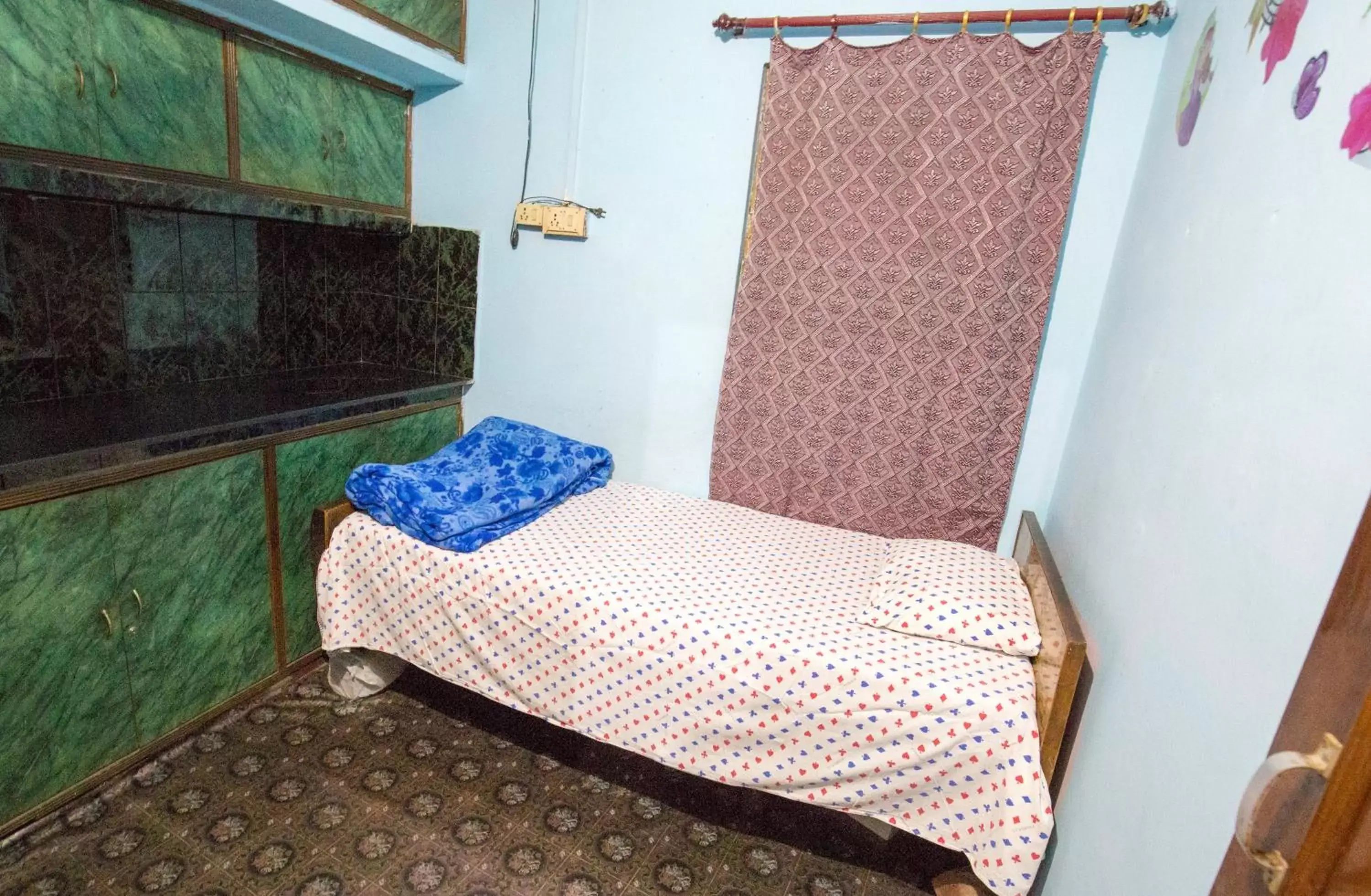 Bed in Somit Paying Guest House