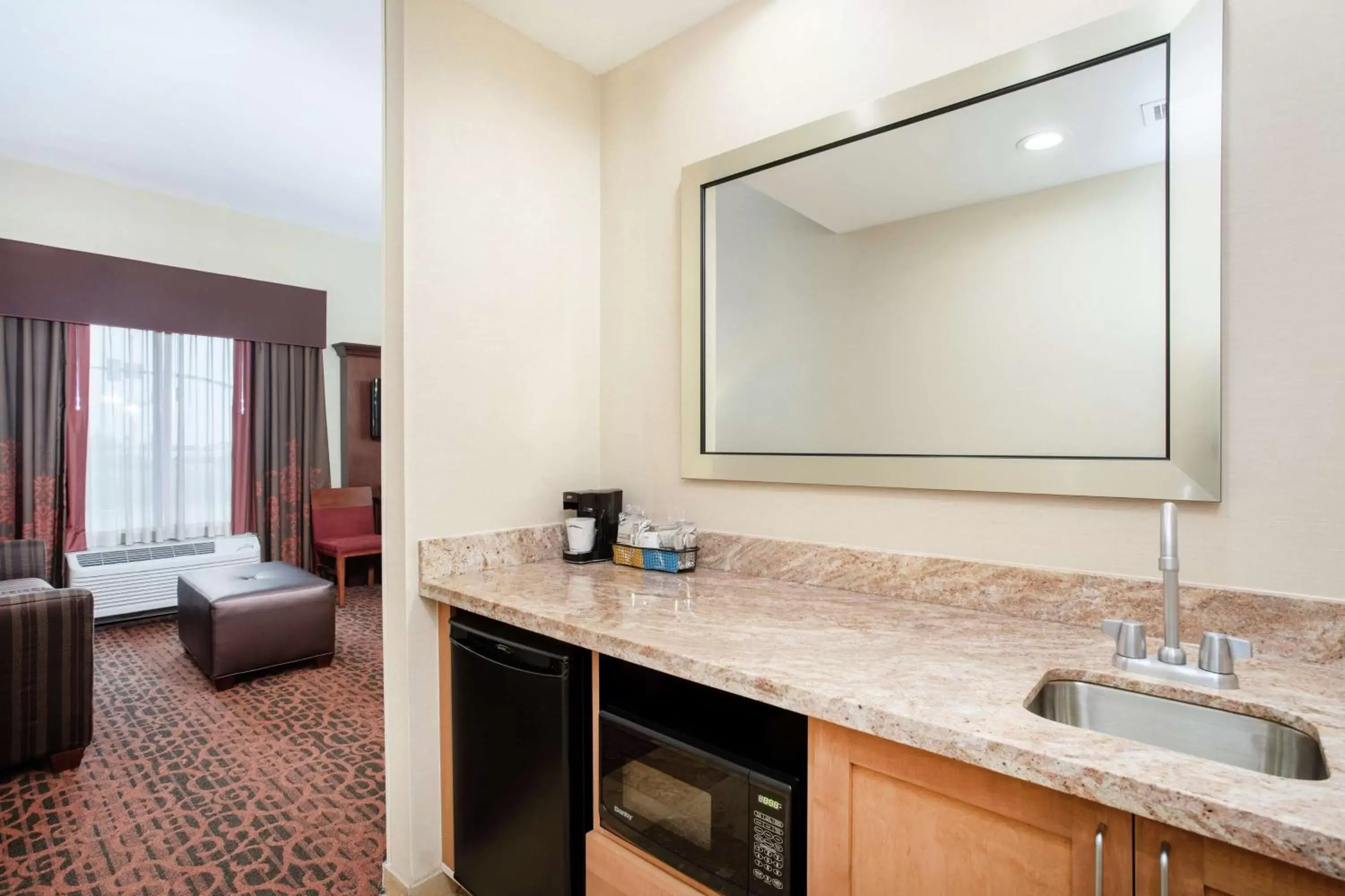 Living room, Bathroom in Hampton Inn and Suites Denver/South-RidgeGate