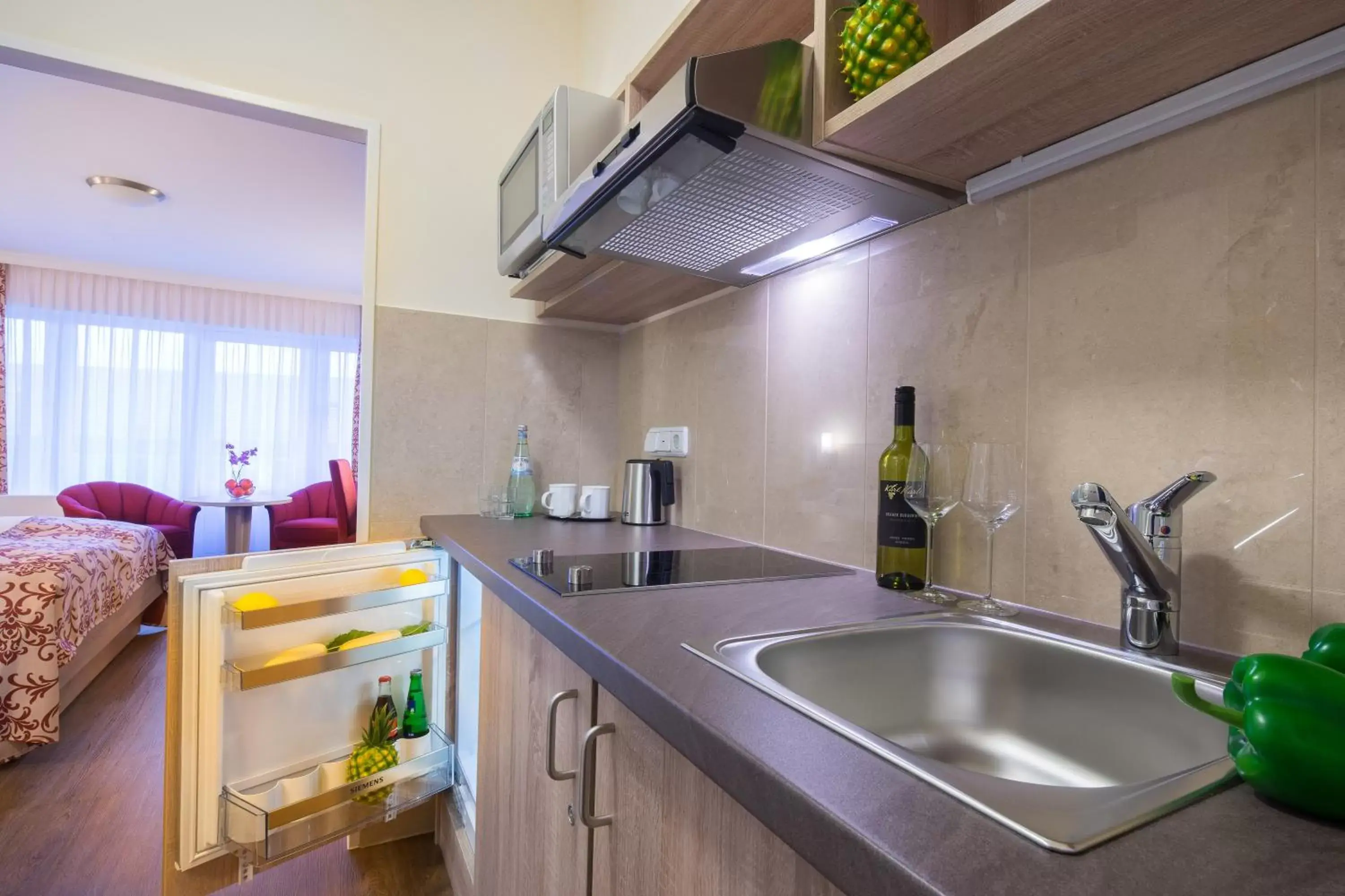 Kitchen or kitchenette, Kitchen/Kitchenette in Apartment-Hotel Hamburg Mitte